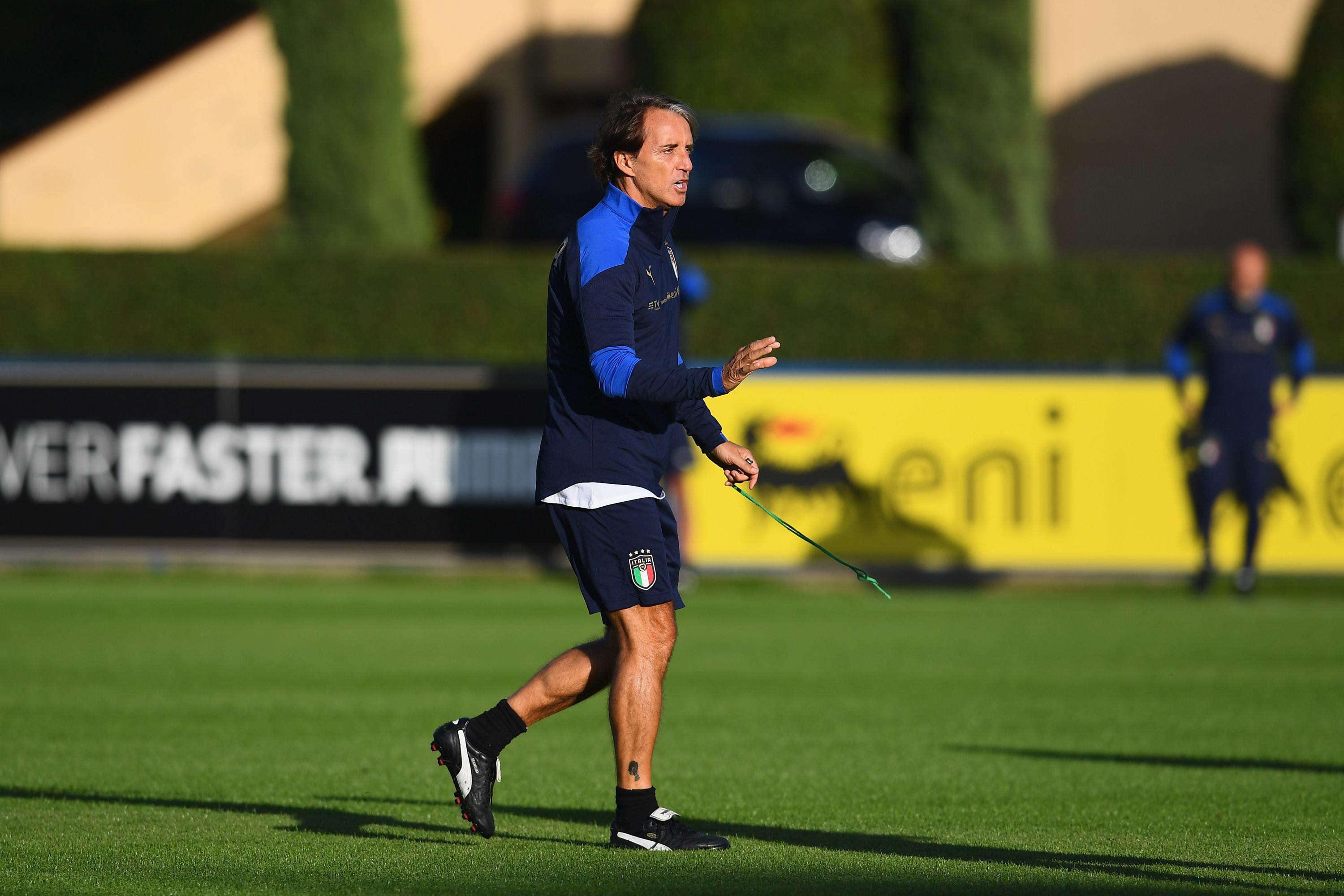 FLORENCE, ITALY - OCTOBER 05:  Head coach Italy Roberto Mancini looks on during a training session at Centro Tecnico Federale di Coverciano on October 5, 2020 in Florence, Italy.  (Photo by Claudio Villa/Getty Images) *** Local Caption *** Roberto Mancini
