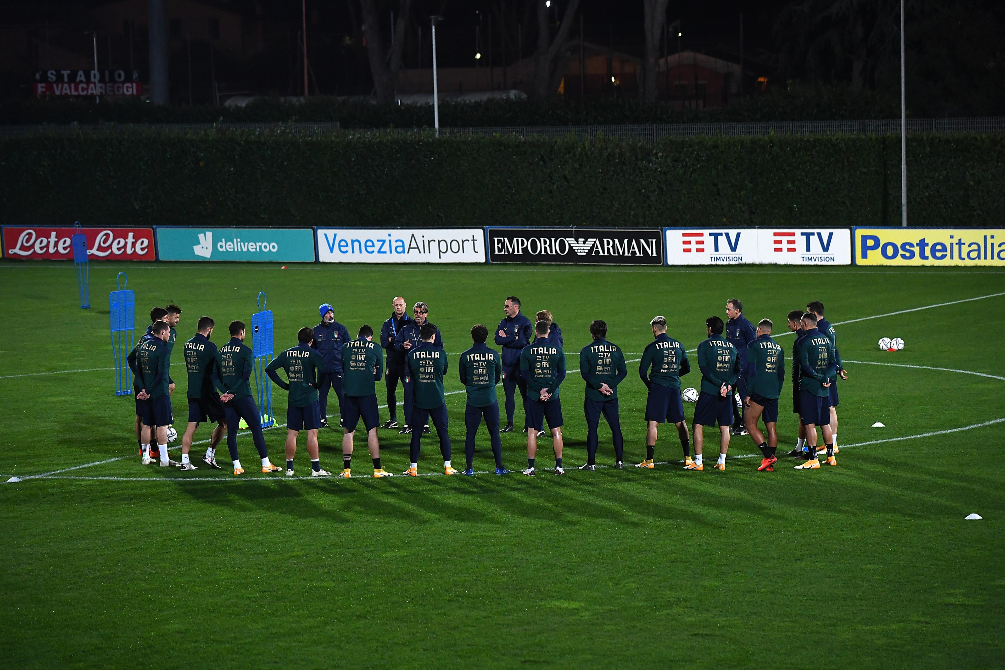 FLORENCE, ITALY - NOVEMBER 10: Assistant Coach Alberigo Evani speaks to the players during an Italy Training Session at Centro Tecnico Federale di Coverciano on November 10, 2020 in Florence, Italy. (Photo by Claudio Villa/Getty Images)