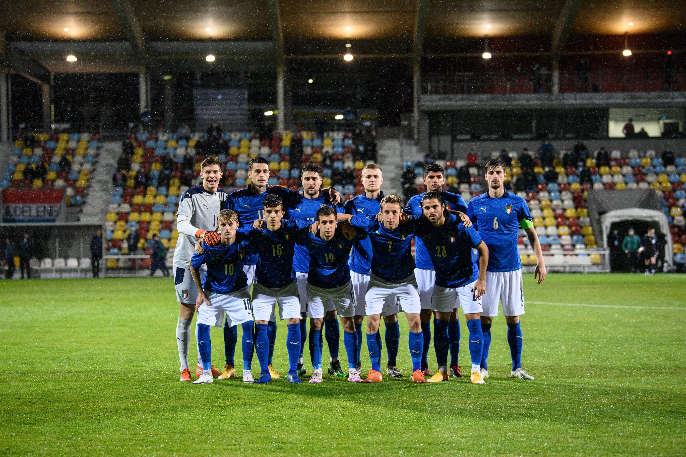 DIFFERDANGE, LUXEMBOURG - NOVEMBER 15: Team photo of Italy - front row l-r: Nicolo Rovella, Enrico Del Prato, Marco Sala, Davide Frattesi, Riccardo Scottil - 2nd row l-r, Goalkeeper Marco Carnesecchi, Gianluca Scamacca, Riccardo Marchizza, Tommaso Pobega, Raoul Bellanova during the UEFA Euro Under 21 Qualifier match between Luxembourg U21 and Italy U21 at Stade Municipal de la Ville de Differdange on November 15, 2020 in Differdange, Luxembourg. (Photo by Lukas Schulze/Getty Images)