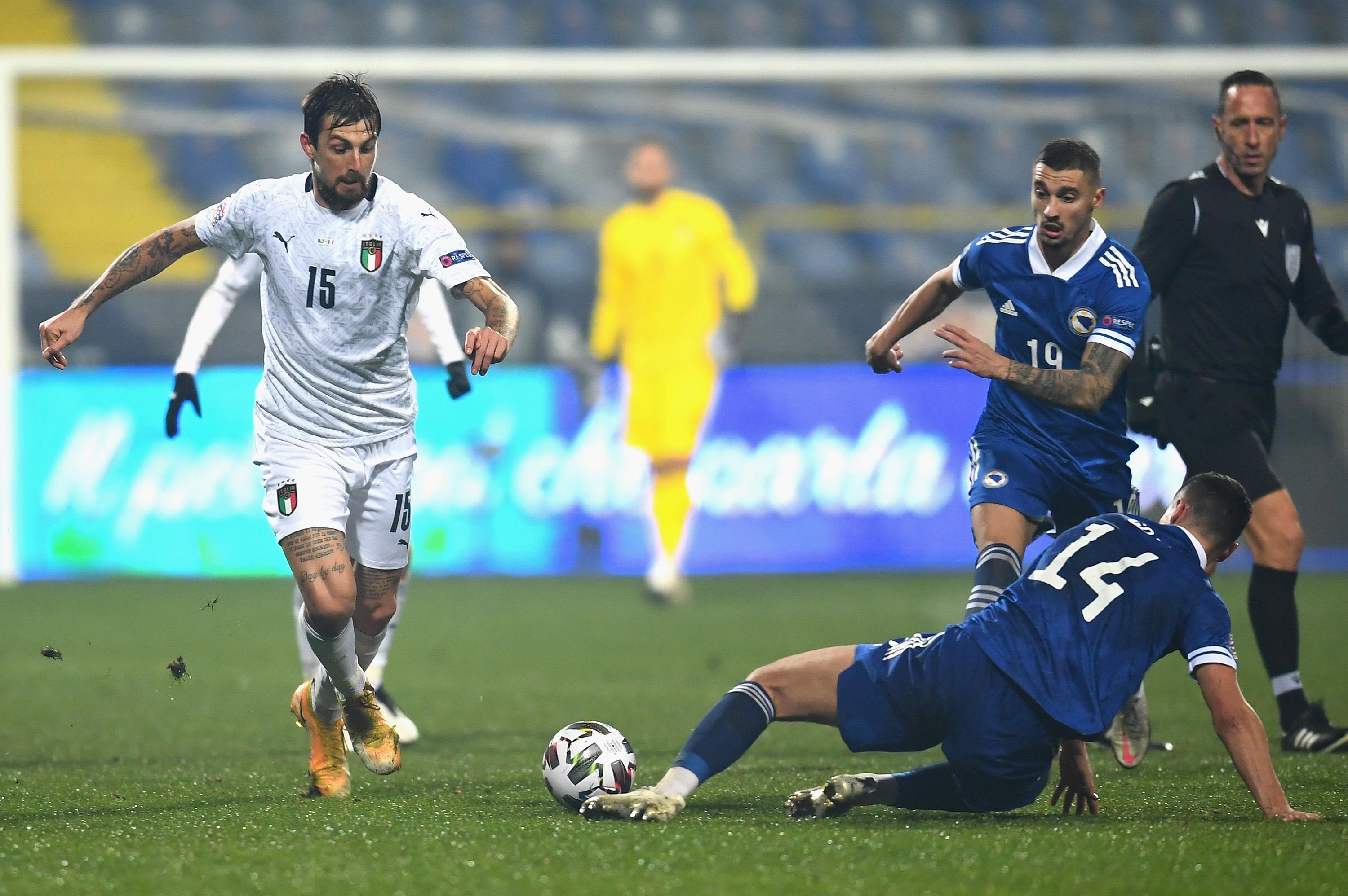 SARAJEVO, BOSNIA AND HERZEGOVINA - NOVEMBER 18: Francesco Acerbi of Italy competes for the ball with Amer Gojak of Bosnia and Herzegovina during the UEFA Nations League group stage match between Bosnia-Herzegovina and Italy at Bilino Polje Stadium on November 18, 2020 in Zenica, Bosnia and Herzegovina. (Photo by Claudio Villa/Getty Images) *** Local Caption *** Francesco Acerbi; Amer Gojak