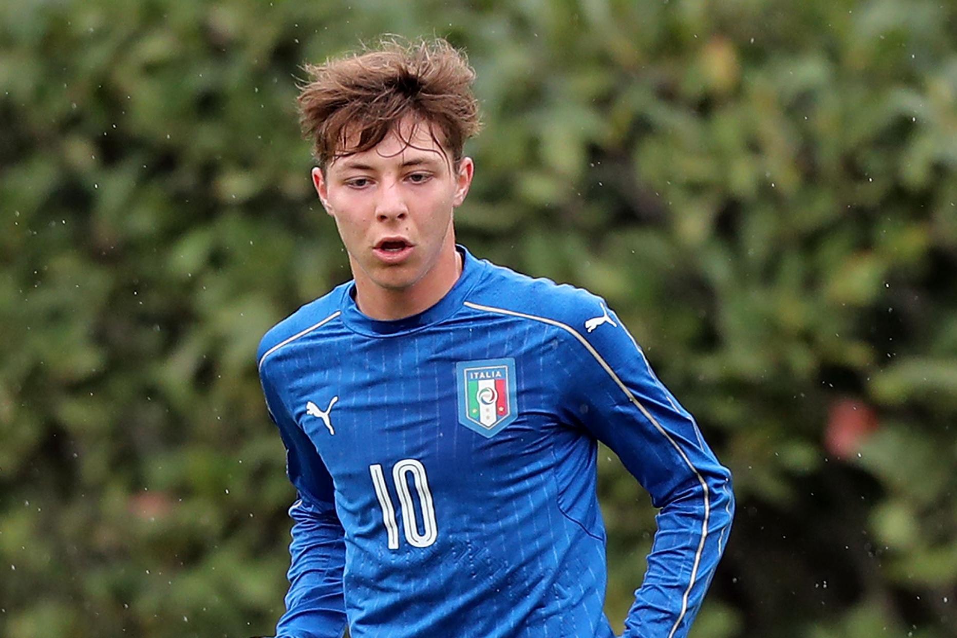FLORENCE, ITALY - JANUARY 11: Daniel Guerini of Italy U16 blue in action  during \"Torneo dei Gironi\" Italian Football Federation U16 Tournament at Coverciano on January 11, 2018 in Florence, Italy.  (Photo by Gabriele Maltinti/Getty Images)