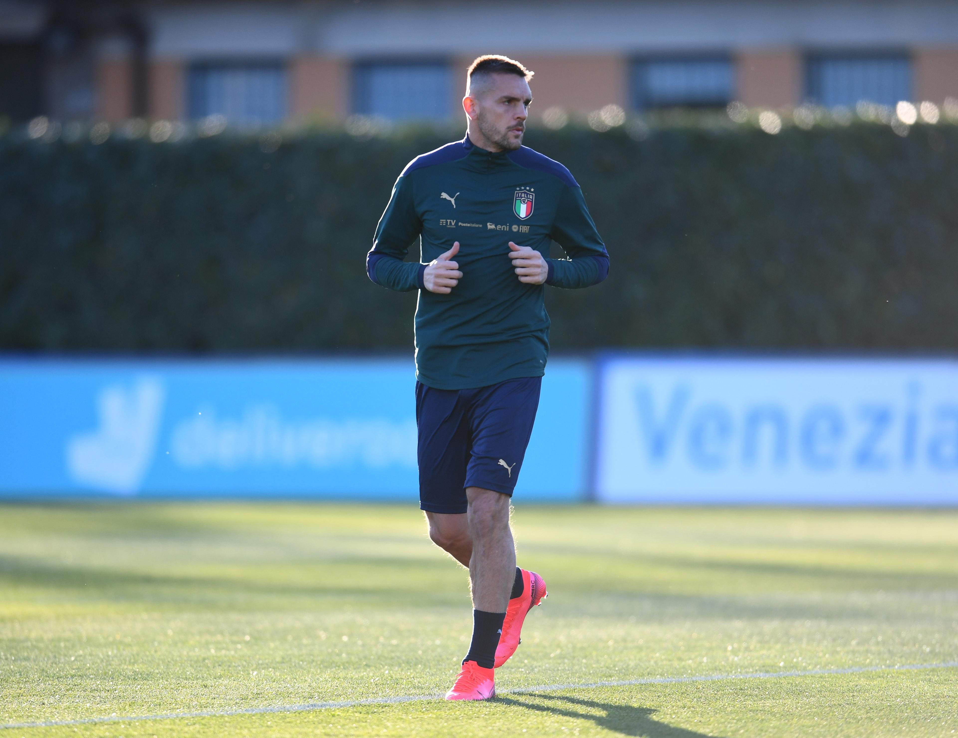 FLORENCE, ITALY - MARCH 22: Rafael Toloi warms up during an Italy training sessionat Centro Tecnico Federale di Coverciano on March 22, 2021 in Florence, Italy. (Photo by Claudio Villa/Getty Images)