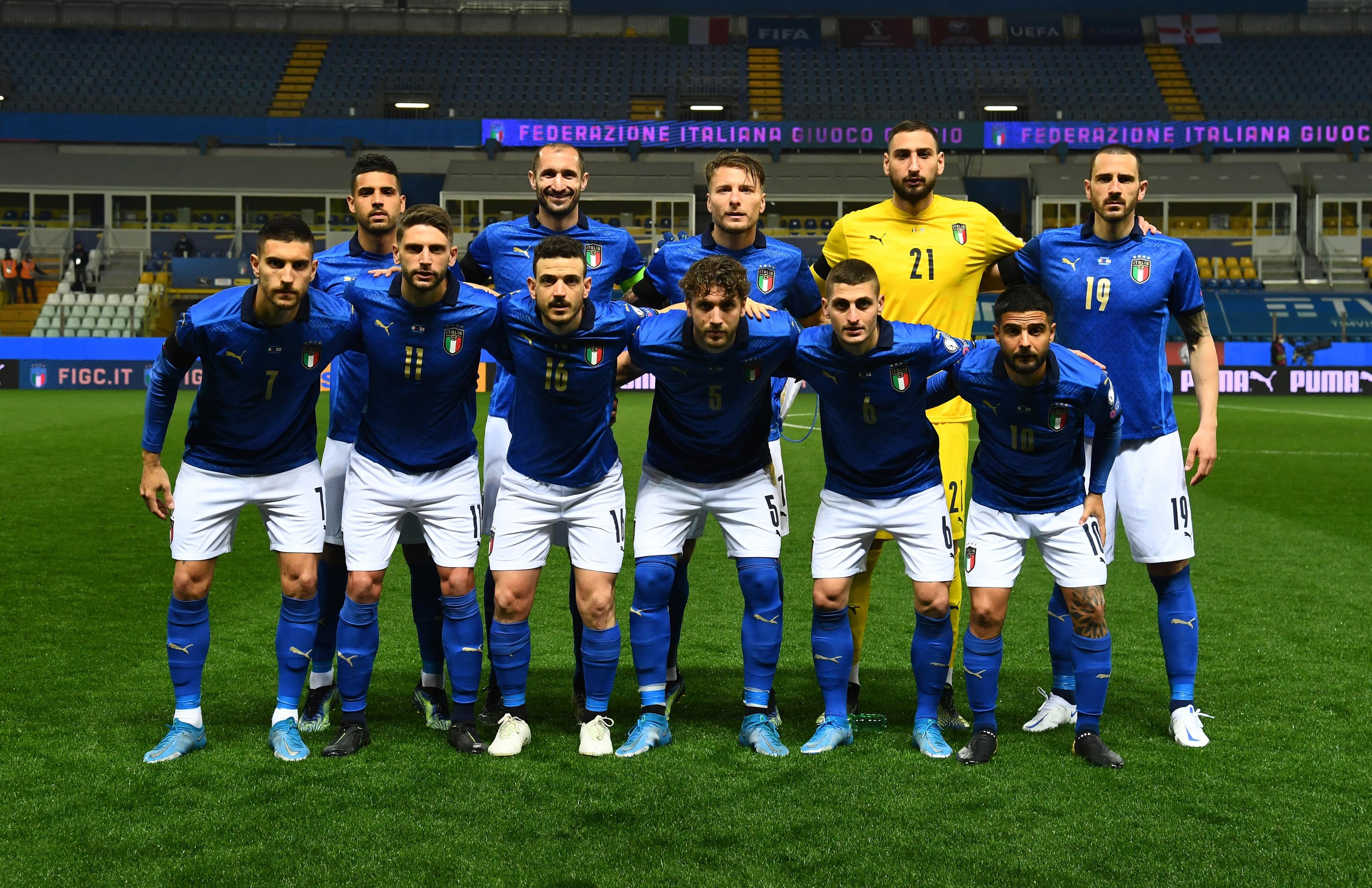 PARMA, ITALY - MARCH 25: Players of Italy line up prior to the FIFA World Cup 2022 Qatar qualifying match between Italy and Northern Ireland on March 25, 2021 in Parma, Italy. Sporting stadiums around Italy remain under strict restrictions due to the Coronavirus Pandemic as Government social distancing laws prohibit fans inside venues resulting in games being played behind closed doors. (Photo by Claudio Villa/Getty Images)