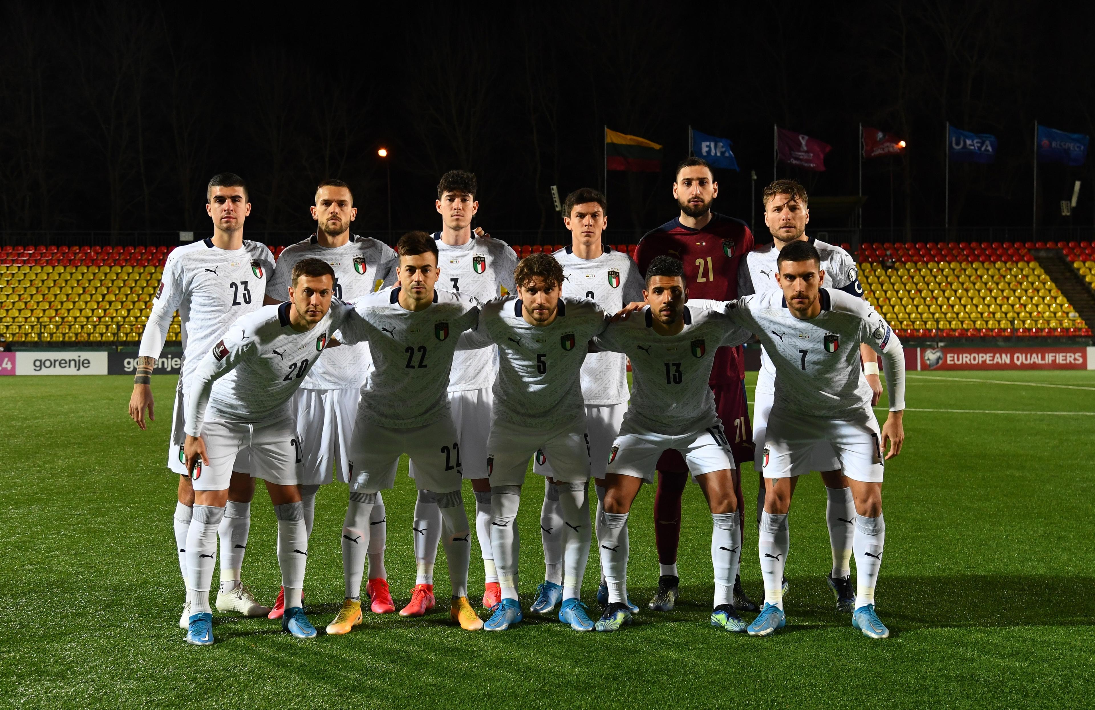 VILNIUS, LITHUANIA - MARCH 31: Players of Italy line up prior to the FIFA World Cup 2022 Qatar qualifying match between Lithuania and Italy on March 31, 2021 in Vilnius, Lithuania. (Photo by Claudio Villa/Getty Images)