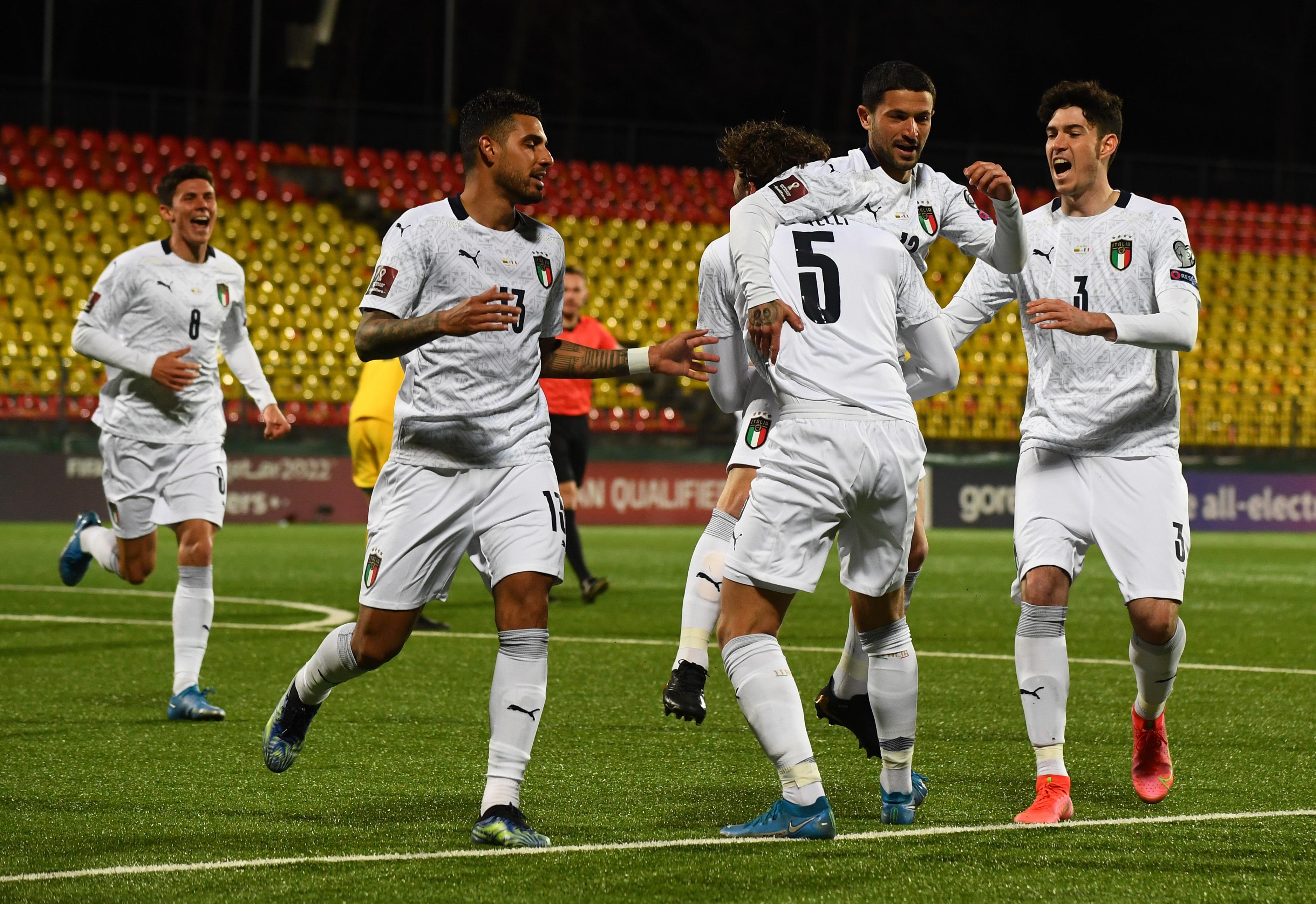 VILNIUS, LITHUANIA - MARCH 31: Stefano Sensi of Italy celebrates with team-mates after scoring the opening goal during the FIFA World Cup 2022 Qatar qualifying match between Lithuania and Italy on March 31, 2021 in Vilnius, Lithuania. (Photo by Claudio Villa/Getty Images)