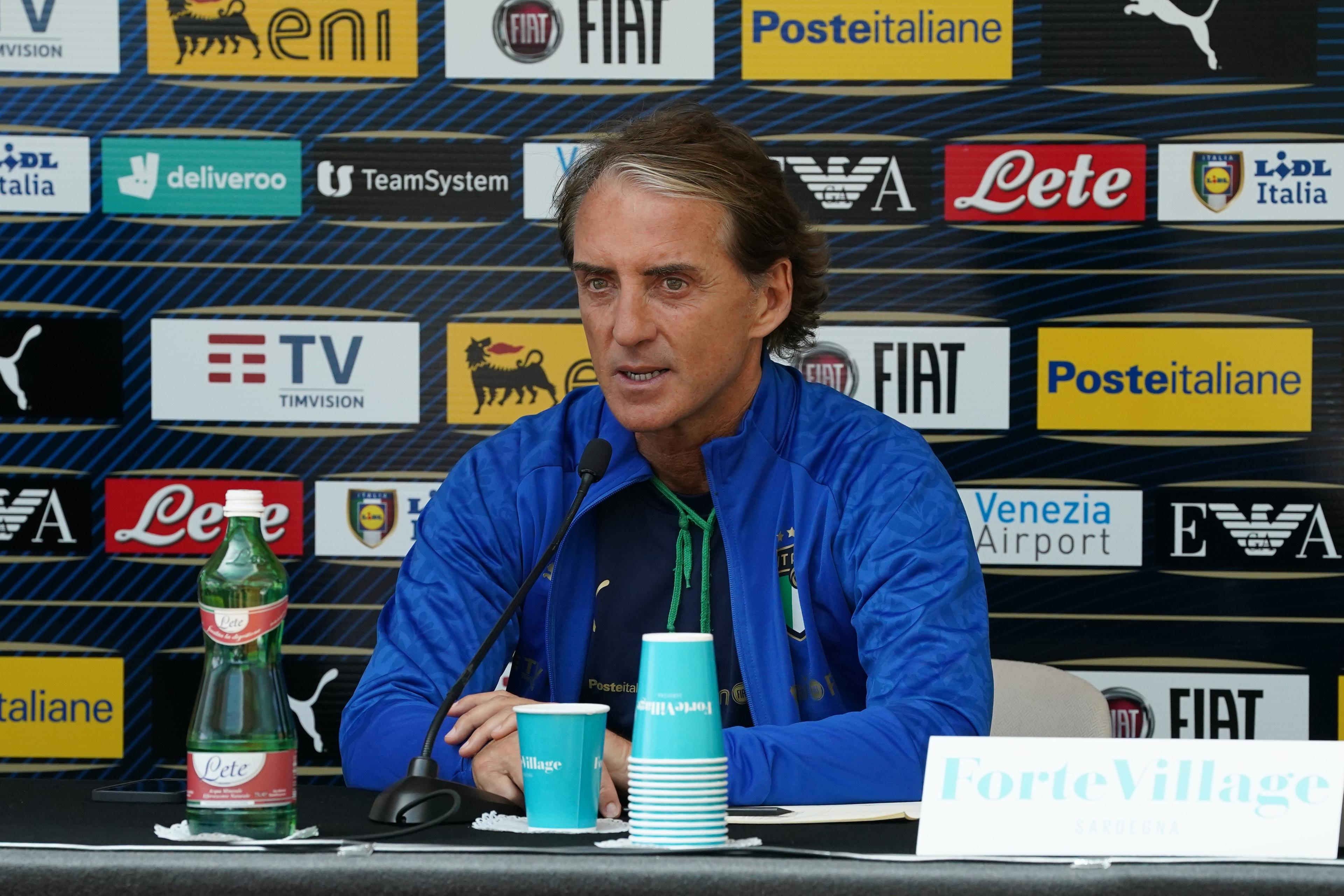 SANTA MARGHERITA DI PULA, ITALY - MAY 27: Head coach Italy Roberto Mancini speaks with the media during a press conference at Forte Village Resort on May 27, 2021 in Santa Margherita di Pula, Italy. (Photo by Claudio Villa/Getty Images)