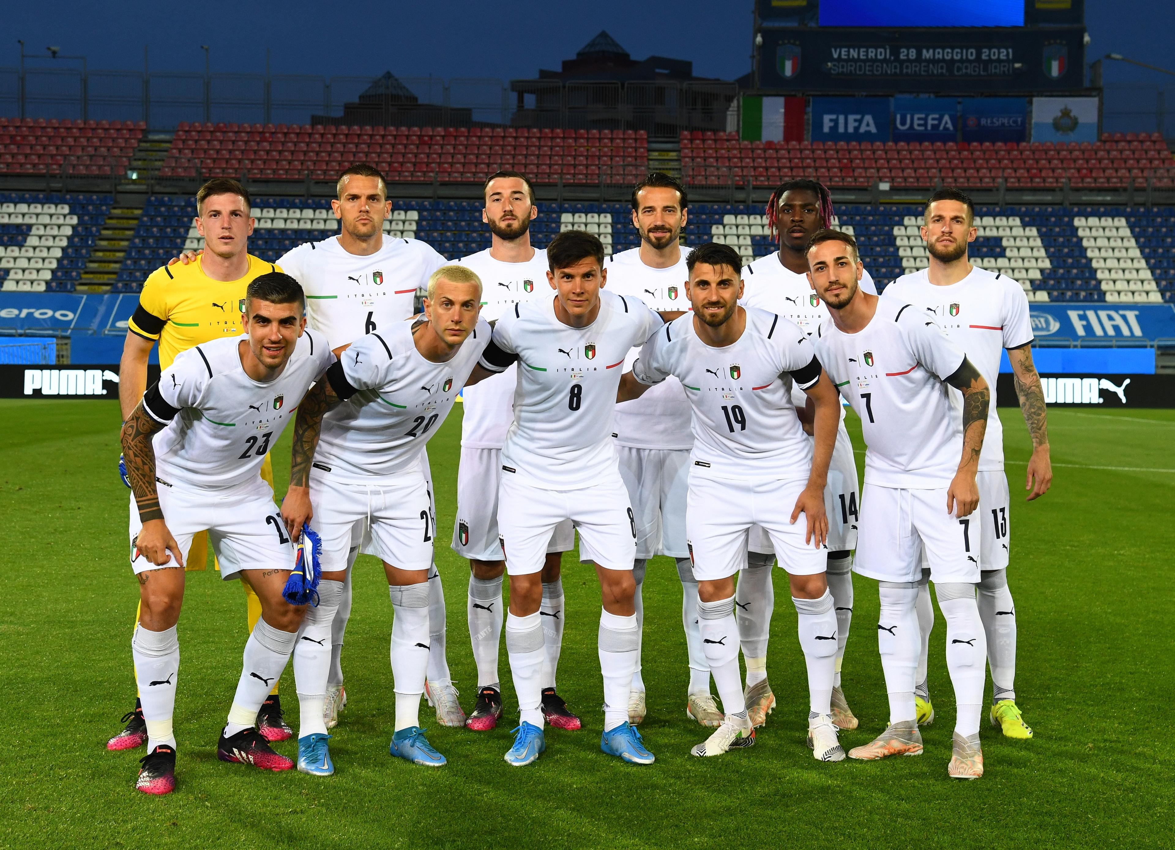 CAGLIARI, ITALY - MAY 28: Players of Italy line up prior to the international friendly match between Italy and San Marino at on May 28, 2021 in Cagliari, Italy. (Photo by Claudio Villa/Getty Images)
