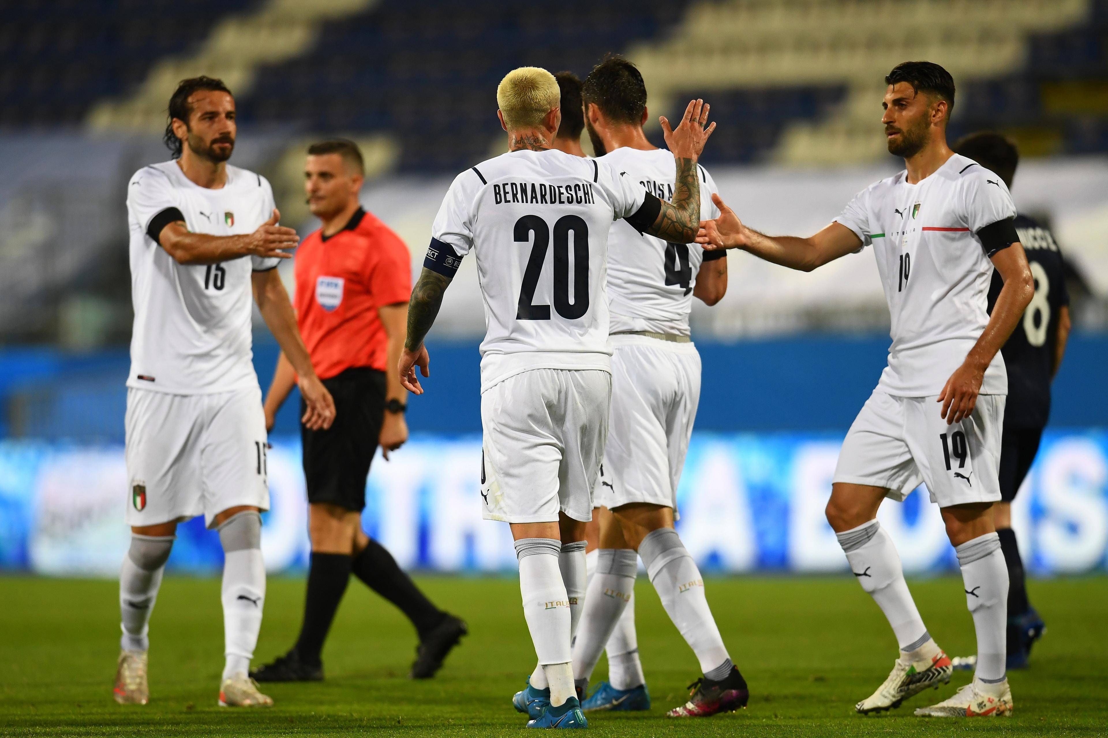 CAGLIARI, ITALY - MAY 28:  Federico Bernardeschi of Italy celebrates  with team-mates after scoring the opening goal during the international friendly match between Italy and San Marino at  on May 28, 2021 in Cagliari, Italy. (Photo by Claudio Villa/Getty Images)