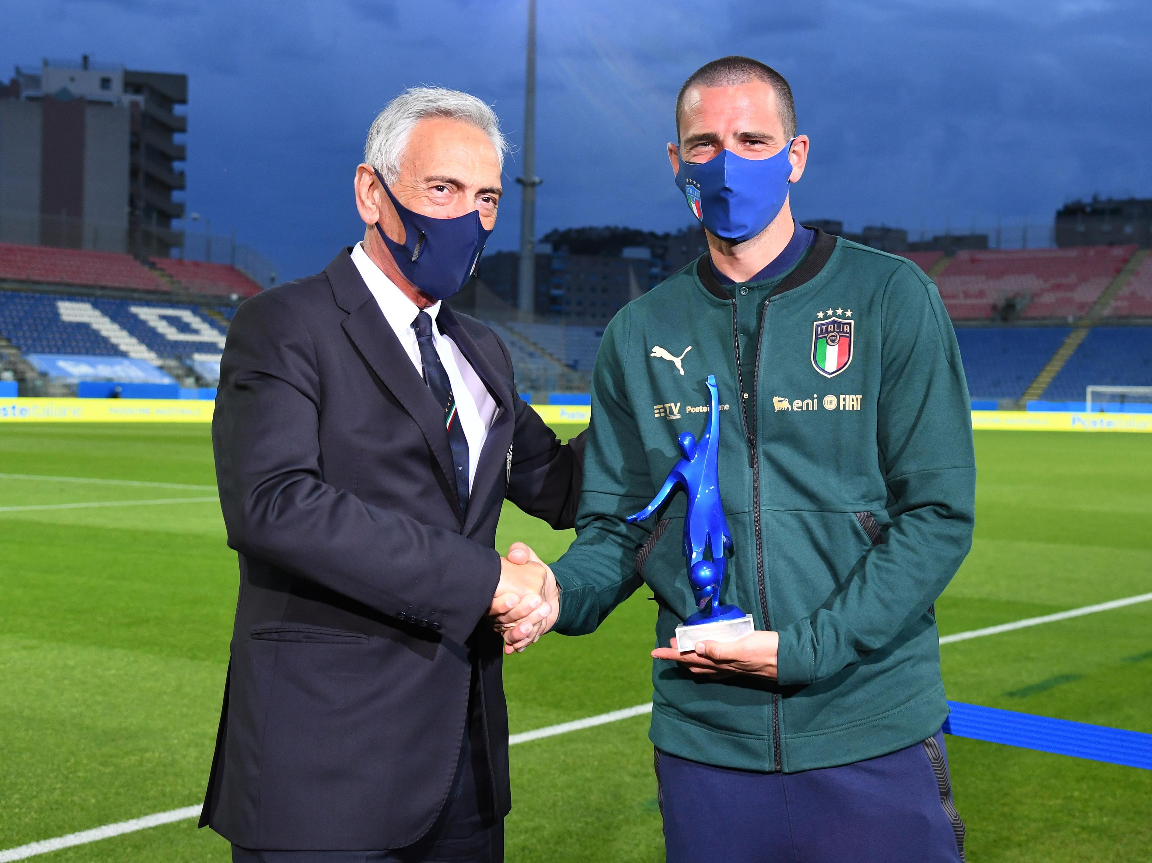 CAGLIARI, ITALY - MAY 28: Leonardo Bonucci of Italy received a prize from FIGC President Gabriele Gravina for 100 matches in the italian national team before the international friendly match between Italy and San Marino at on May 28, 2021 in Cagliari, Italy. (Photo by Claudio Villa/Getty Images)