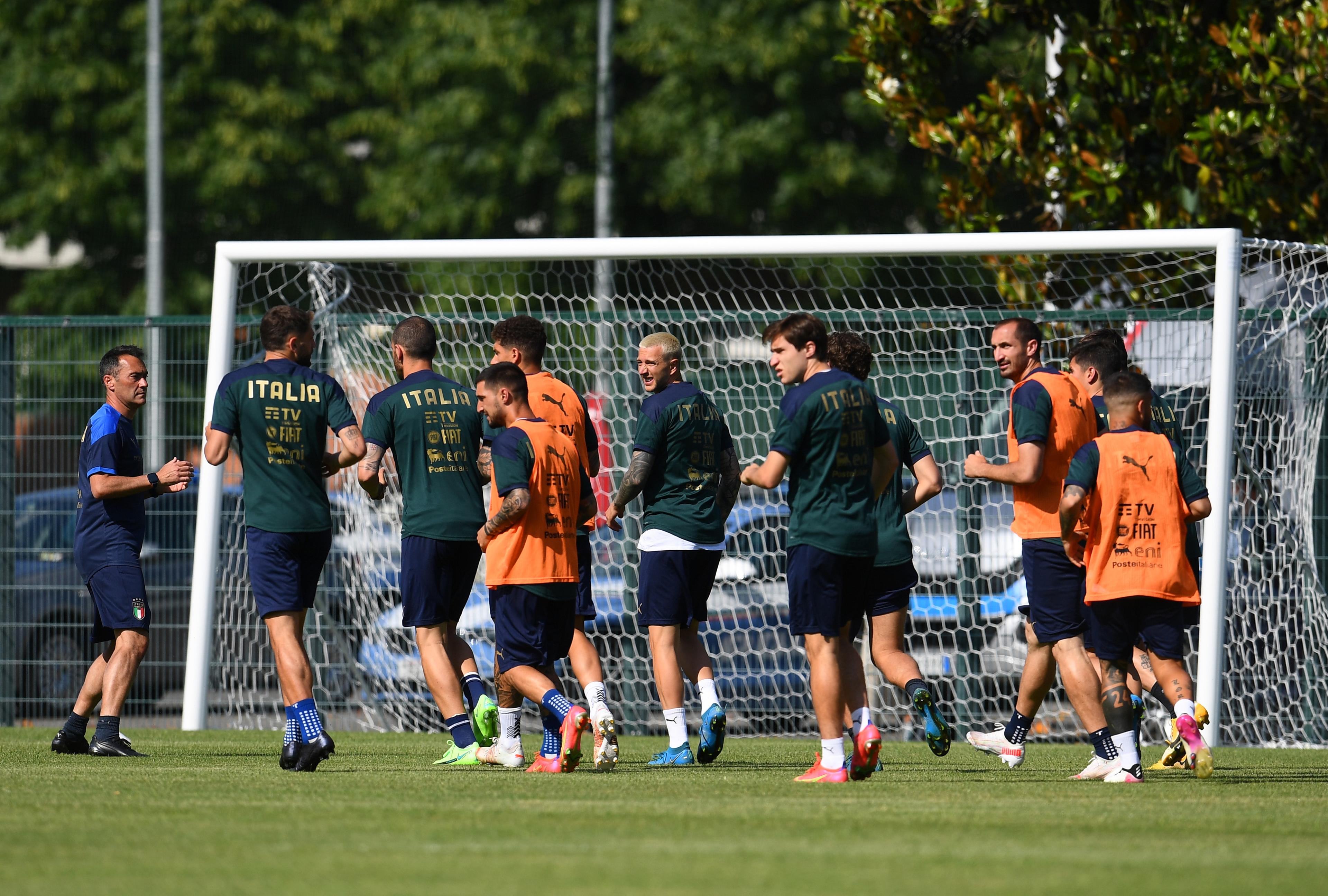 ROME, ITALY - MAY 31: Players of Italy in action during a training session at Centro Sportivo Giulio Onesti on May 31, 2021 in Rome, Italy. (Photo by Claudio Villa/Getty Images)