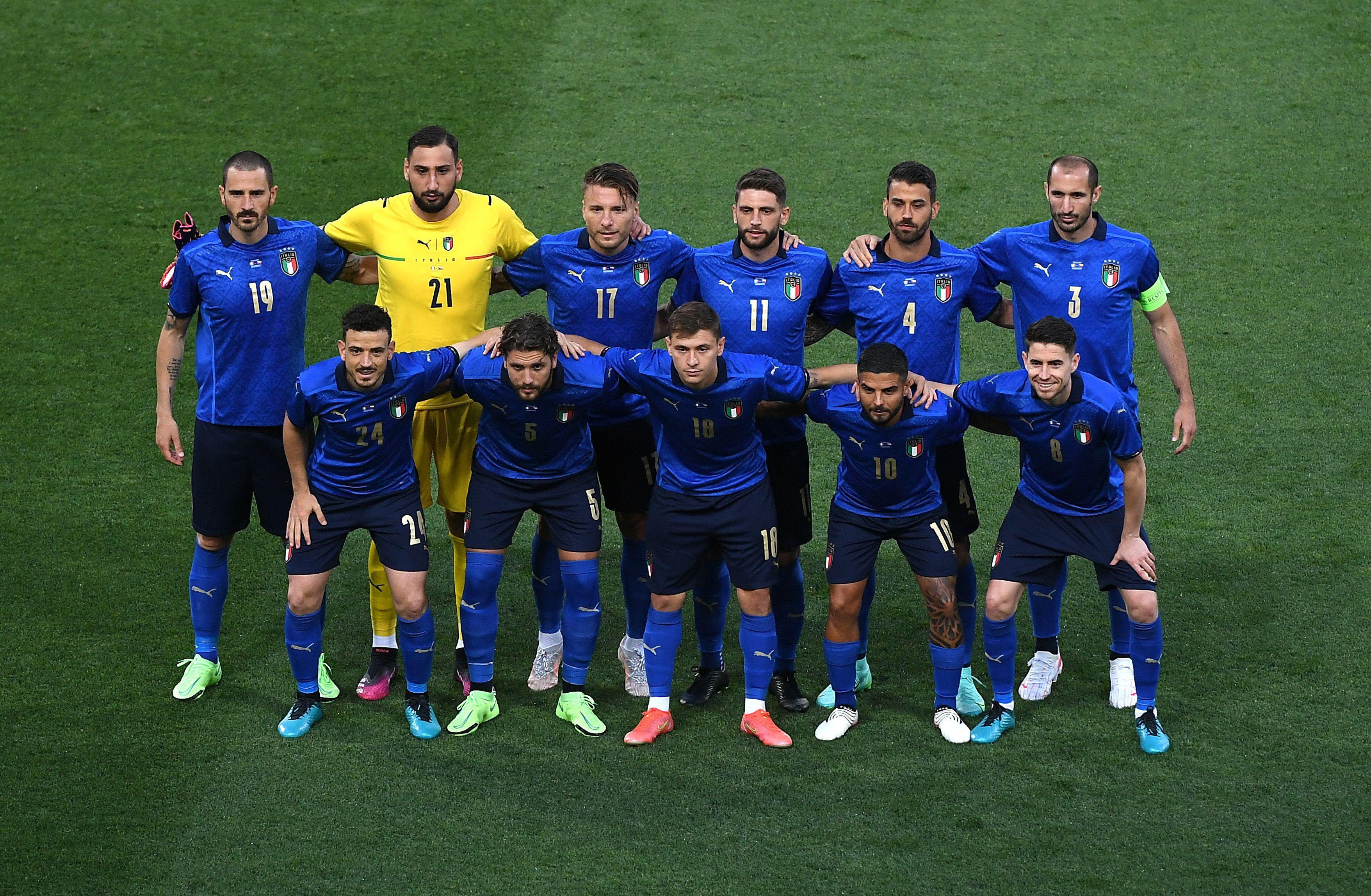 BOLOGNA, ITALY - JUNE 04: Italy team line up during the international friendly match between Italy and Czech Republic at on June 04, 2021 in Bologna, Italy. (Photo by Alessandro Sabattini/Getty Images)