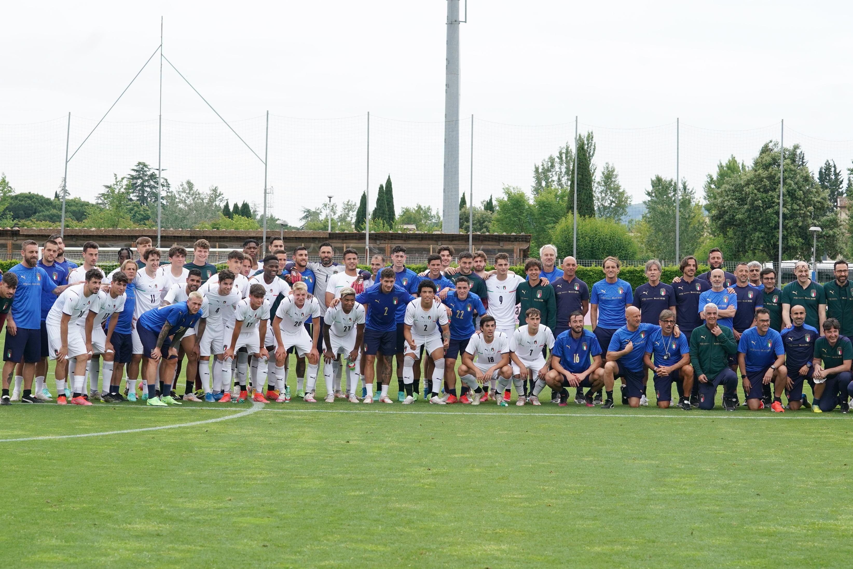 FLORENCE, ITALY - JUNE 05: Italy  and Italy U20 pose for a photo during the friendly match between Italy and Italy U20 at Coverciano on June 05, 2021 in Florence, Italy. (Photo by Claudio Villa/Getty Images)
