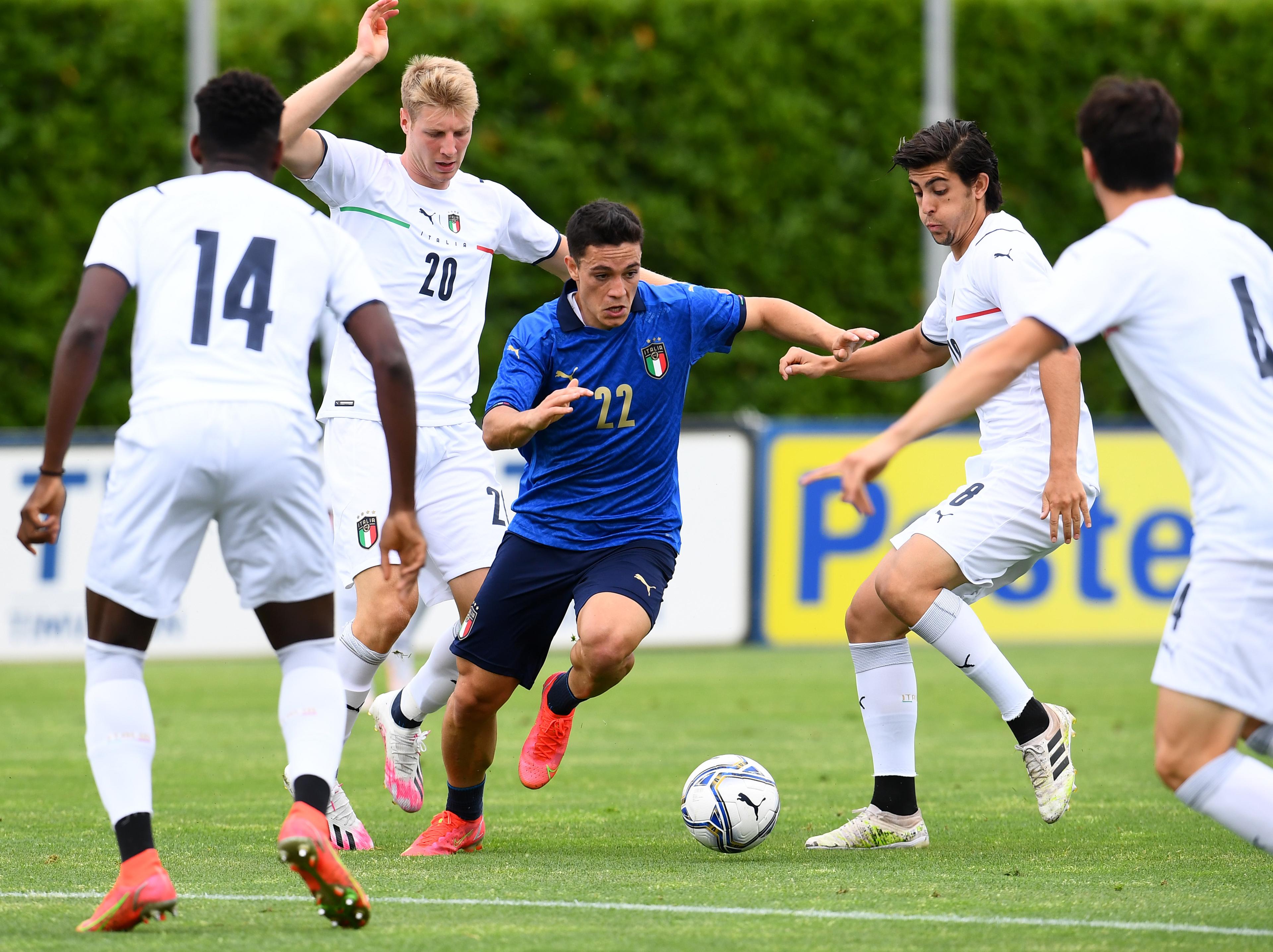 FLORENCE, ITALY - JUNE 05: Giacomo Raspadori of Italy in action during the friendly match between Italy and Italy U20 at Coverciano on June 05, 2021 in Florence, Italy. (Photo by Claudio Villa/Getty Images)