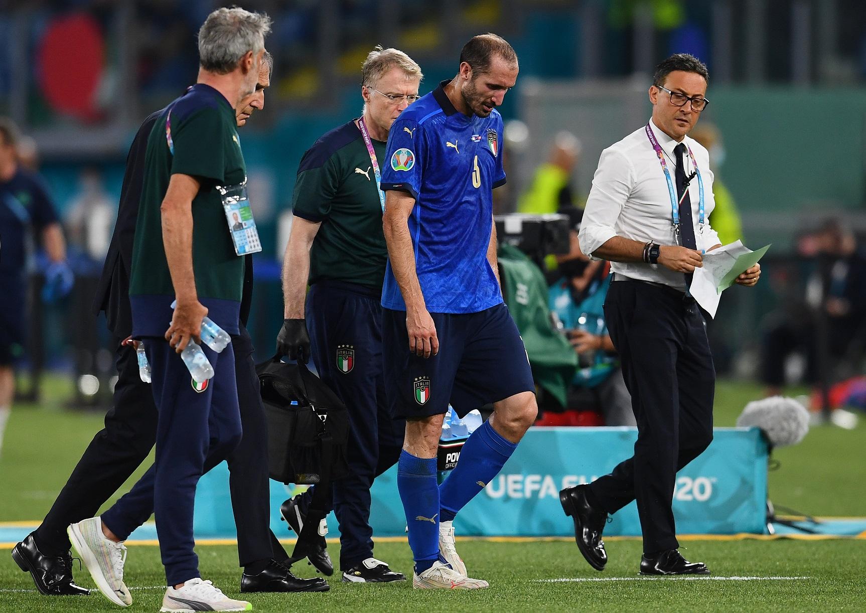 ROME, ITALY - JUNE 16: Giorgio Chiellini of Italy looks dejected as he leaves the pitch after picking up an injury during the UEFA Euro 2020 Championship Group A match between Italy and Switzerland at Olimpico Stadium on June 16, 2021 in Rome, Italy. (Photo by Claudio Villa/Getty Images)