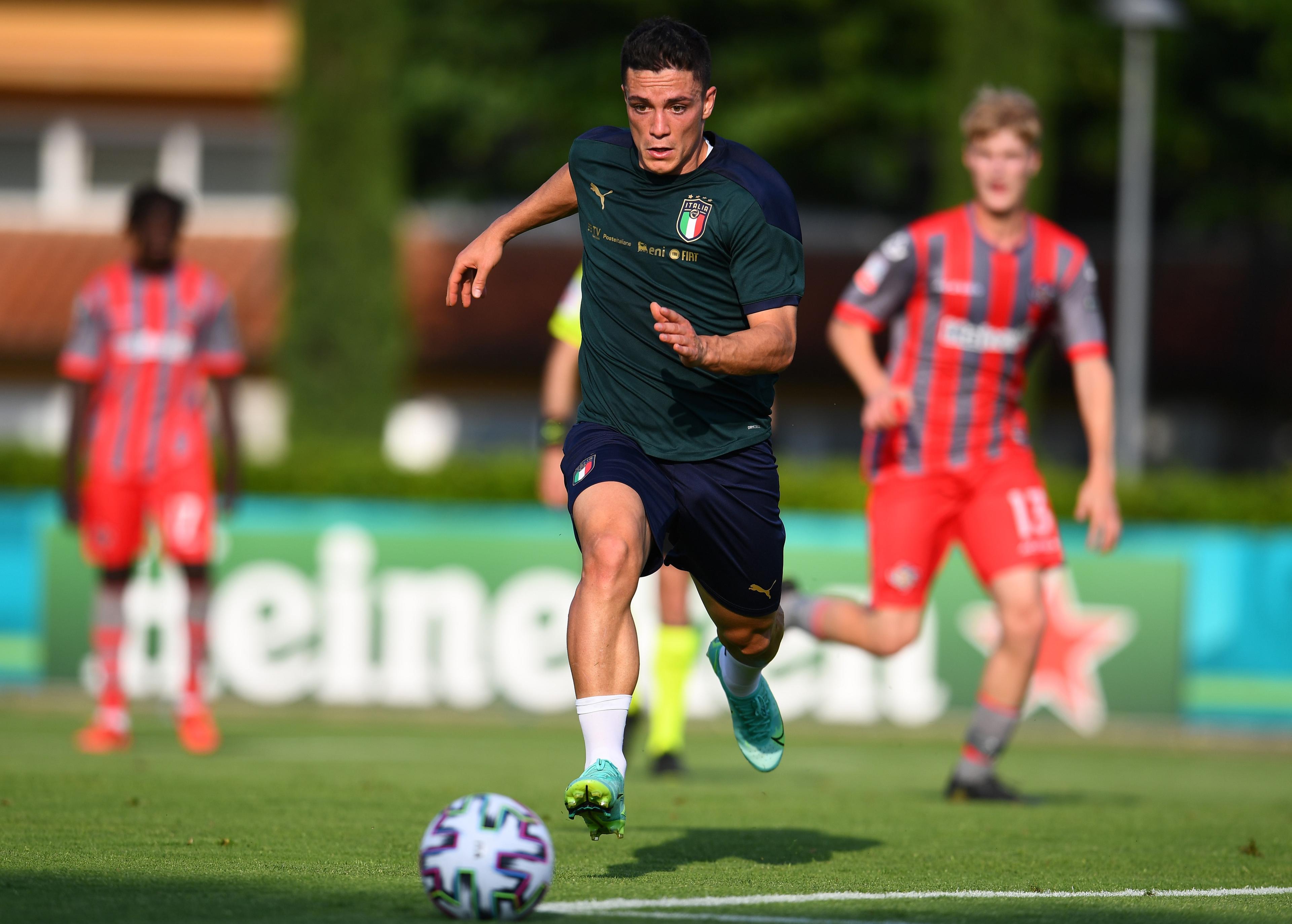 FLORENCE, ITALY - JUNE 17: Giacomo Raspadori of Italy in action during a Italy training session at Centro Tecnico Federale di Coverciano on June 17, 2021 in Florence, Italy. (Photo by Claudio Villa/Getty Images)