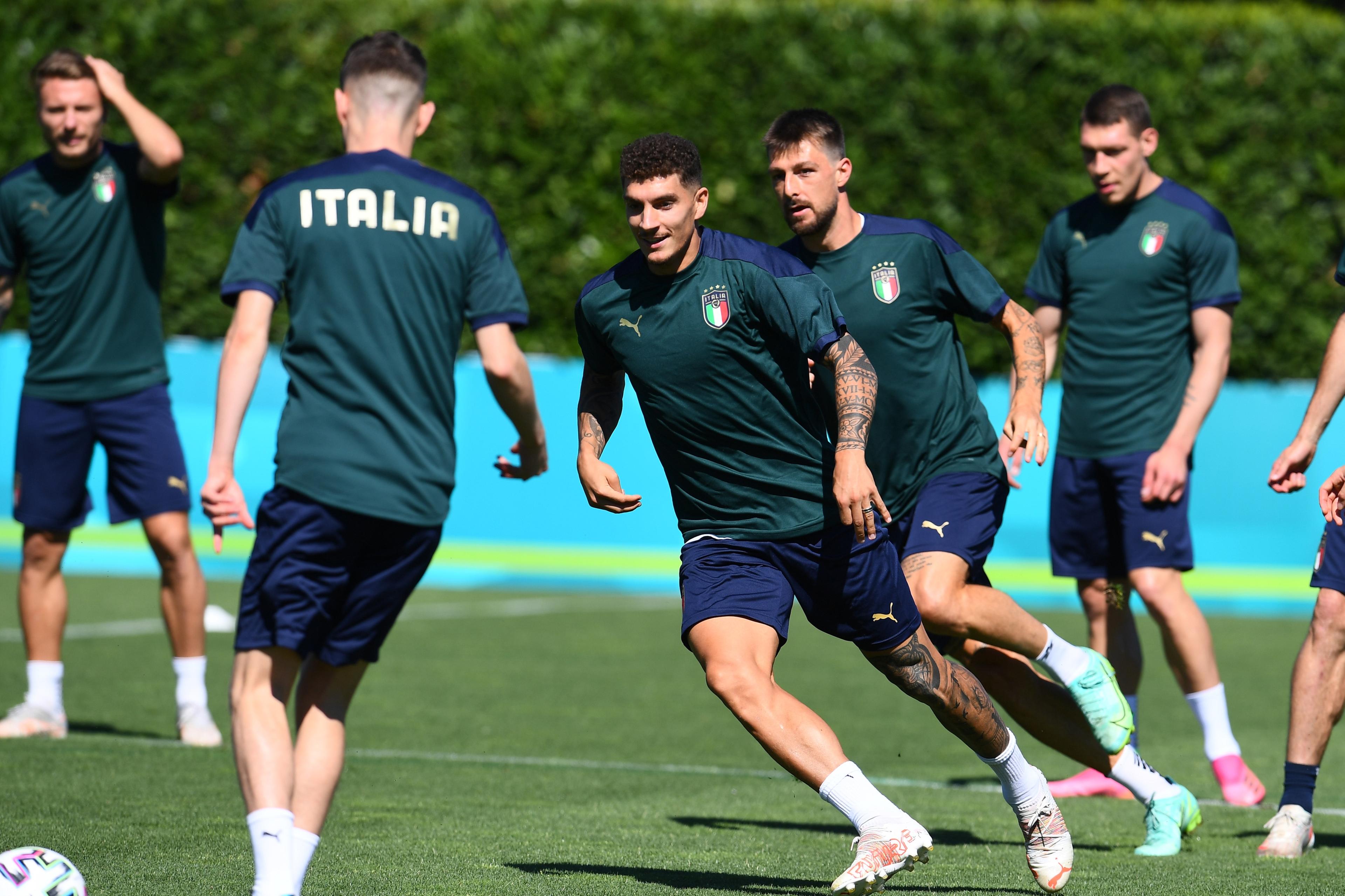 FLORENCE, ITALY - JUNE 25: Giovanni Di Lorenzo of Italy in action during the Italy training session ahead of the Euro 2020 Round of 16 match between Italy and Austria at Centro Tecnico Federale di Coverciano on June 25, 2021 in Florence, Italy. (Photo by Claudio Villa/Getty Images)
