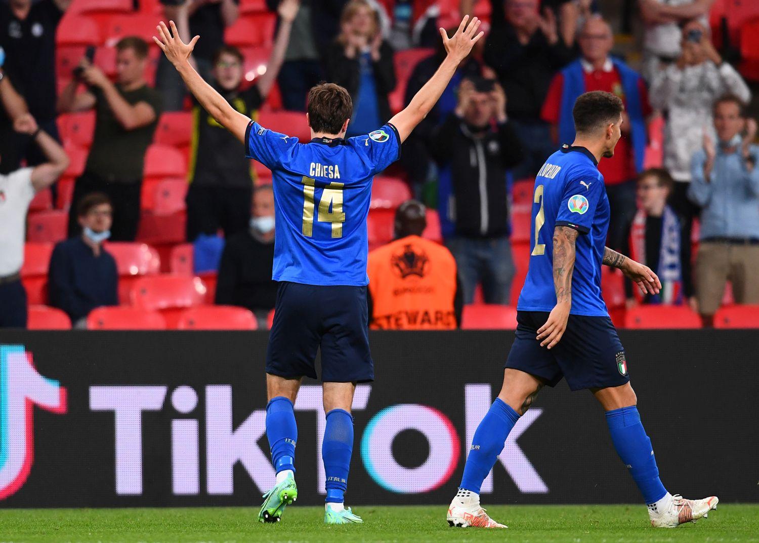LONDON, ENGLAND - JUNE 26: Federico Chiesa of Italy celebrates after scoring their side's first goal during the UEFA Euro 2020 Championship Round of 16 match between Italy and Austria at Wembley Stadium at Wembley Stadium on June 26, 2021 in London, England. (Photo by Claudio Villa/Getty Images)