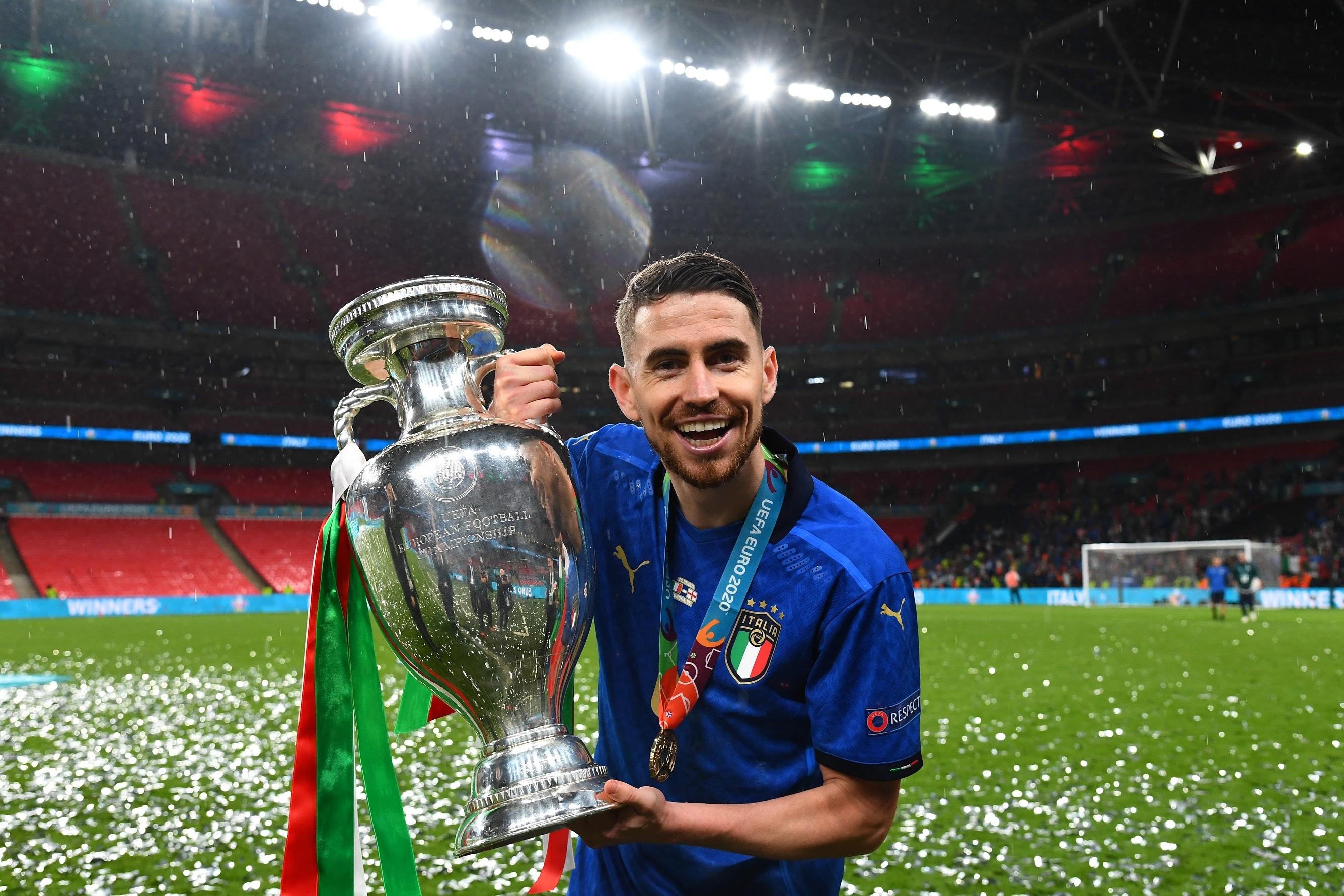 LONDON, ENGLAND - JULY 11: Jorginho of Italy celebrates with The Henri Delaunay Trophy following his team\\'s victory in the UEFA Euro 2020 Championship Final between Italy and England at Wembley Stadium on July 11, 2021 in London, England. (Photo by Claudio Villa/Getty Images)