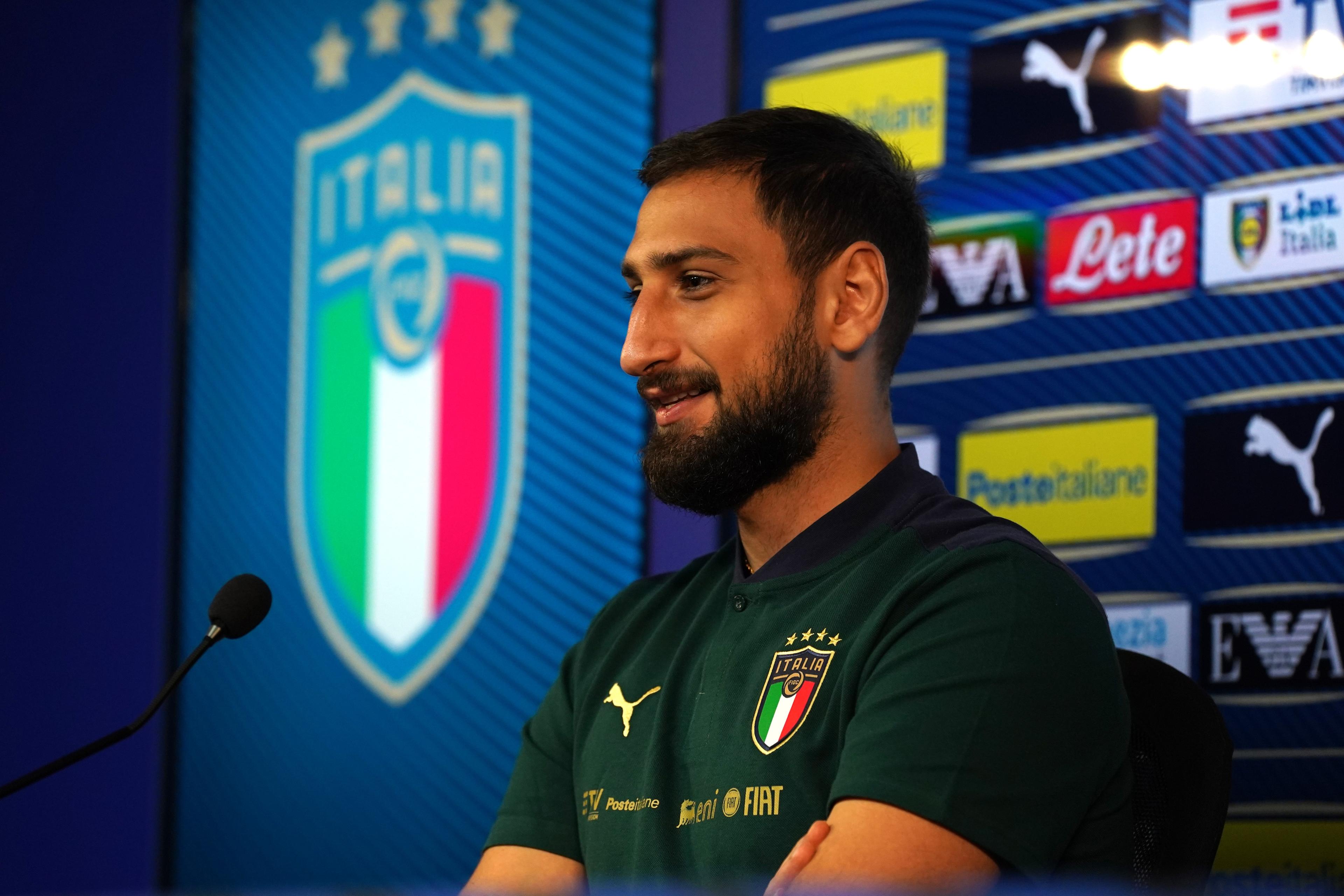 COMO, ITALY - OCTOBER 04: Gianluigi Donnarumma of Italy speaks with the media during press conference at Appiano Gentile on October 04, 2021 in Como, Italy. (Photo by Claudio Villa/Getty Images)