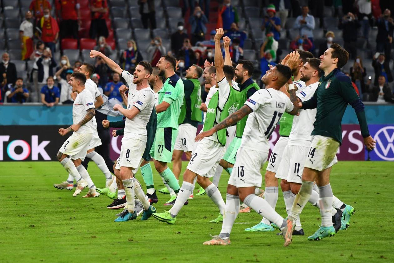 MUNICH, GERMANY - JULY 02: Players of Italy celebrate after victory in the UEFA Euro 2020 Championship Quarter-final match between Belgium and Italy at Football Arena Munich on July 02, 2021 in Munich, Germany. (Photo by Claudio Villa/Getty Images)