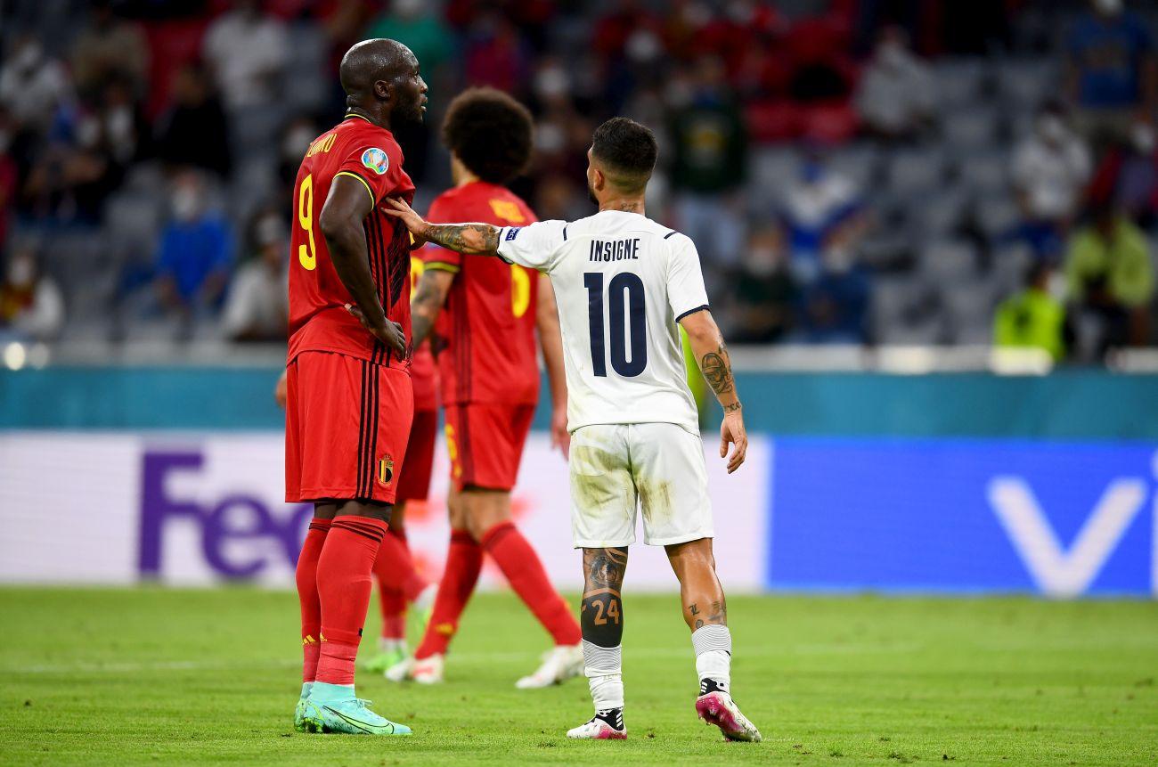 MUNICH, GERMANY - JULY 02: Romelu Lukaku of Belgium interacts with Lorenzo Insigne of Italy as he prepares to take a penalty during the UEFA Euro 2020 Championship Quarter-final match between Belgium and Italy at Football Arena Munich on July 02, 2021 in Munich, Germany. (Photo by Claudio Villa/Getty Images)