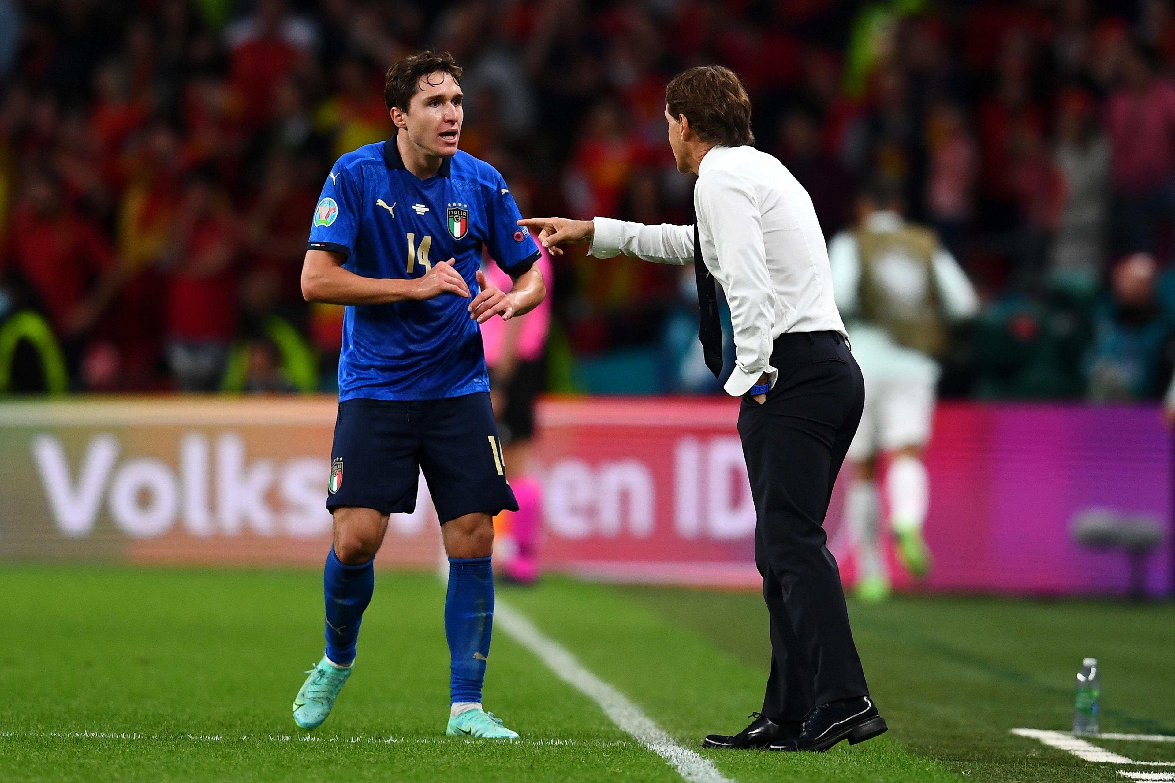 LONDON, ENGLAND - JULY 06: Federico Chiesa of Italy interacts with Roberto Mancini, Head Coach of Italy during the UEFA Euro 2020 Championship Semi-final match between Italy and Spain at Wembley Stadium on July 06, 2021 in London, England. (Photo by Claudio Villa/Getty Images)