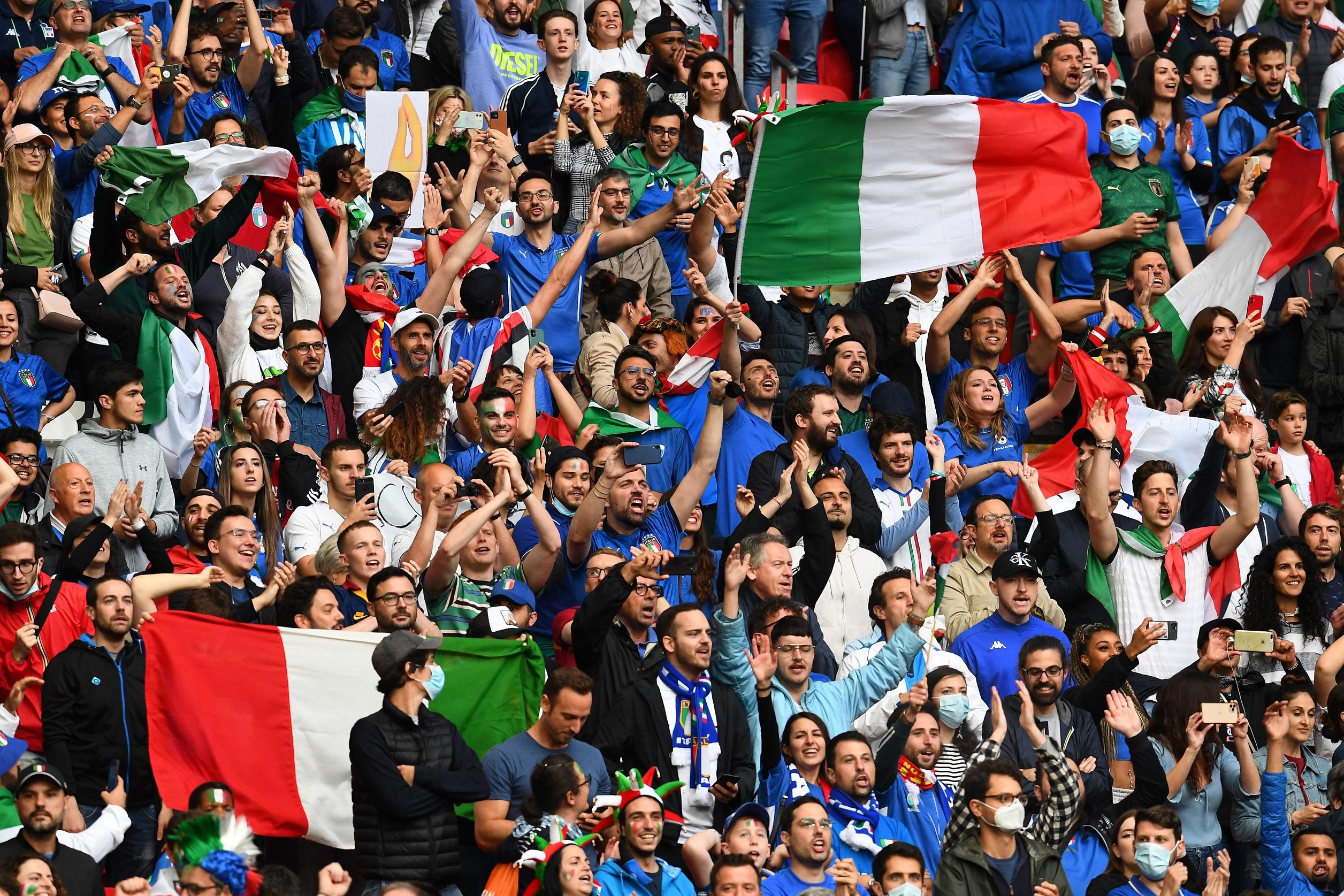 LONDON, ENGLAND - JULY 06: Fans of Italy sing the national anthem prior to the UEFA Euro 2020 Championship Semi-final match between Italy and Spain at Wembley Stadium on July 06, 2021 in London, England. (Photo by Claudio Villa/Getty Images)