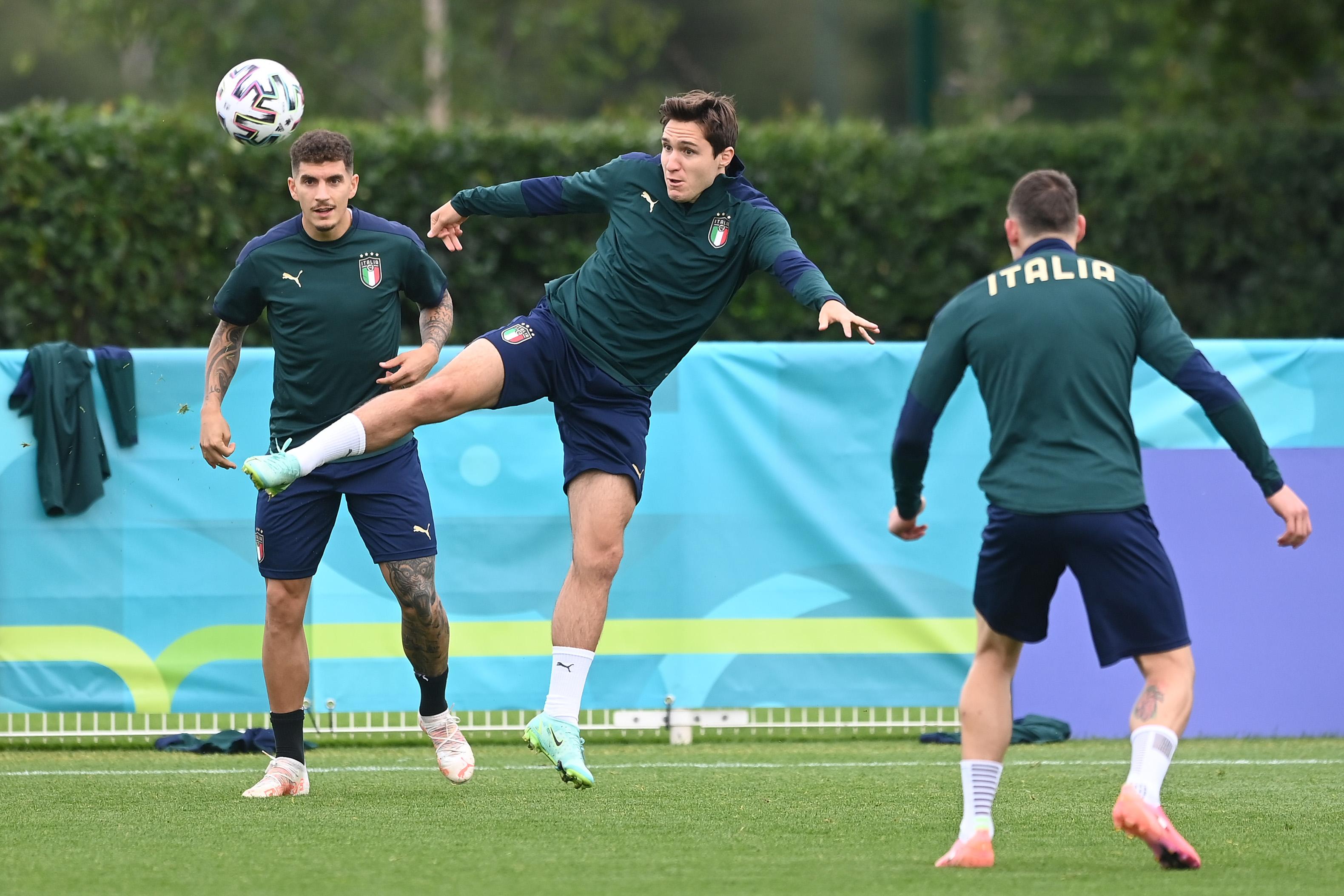 ENFIELD, ENGLAND - JULY 10: Federico Chiesa of Italy in action with teammate Giovanni Di Lorenzo during the Italy training session ahead of the Euro 2020 Final match between Italy and England at Tottenham Hotspur Training Centre on July 10, 2021 in Enfield, England. (Photo by Michael Regan - UEFA/UEFA via Getty Images)