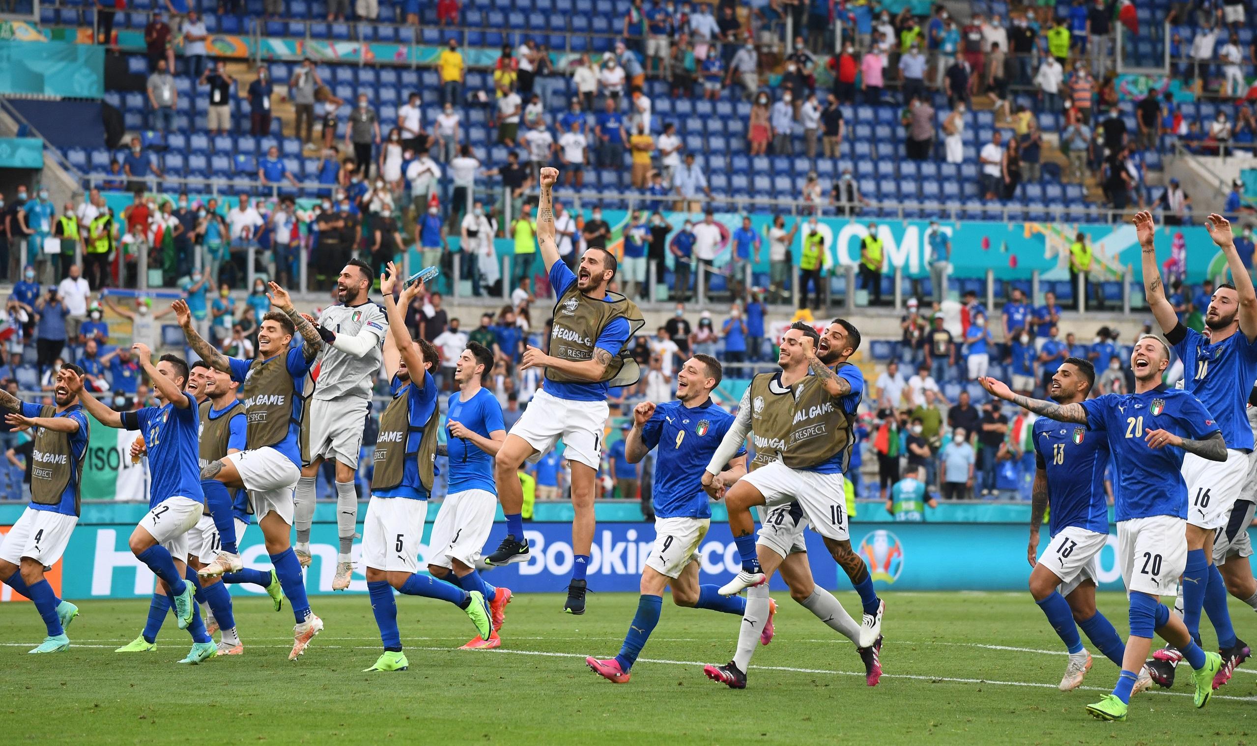 ROME, ITALY - JUNE 20: Players of Italy celebrate at the end of the UEFA Euro 2020 Championship Group A match between Italy and Wales at Olimpico Stadium on June 20, 2021 in Rome, Italy. (Photo by Claudio Villa/Getty Images)
