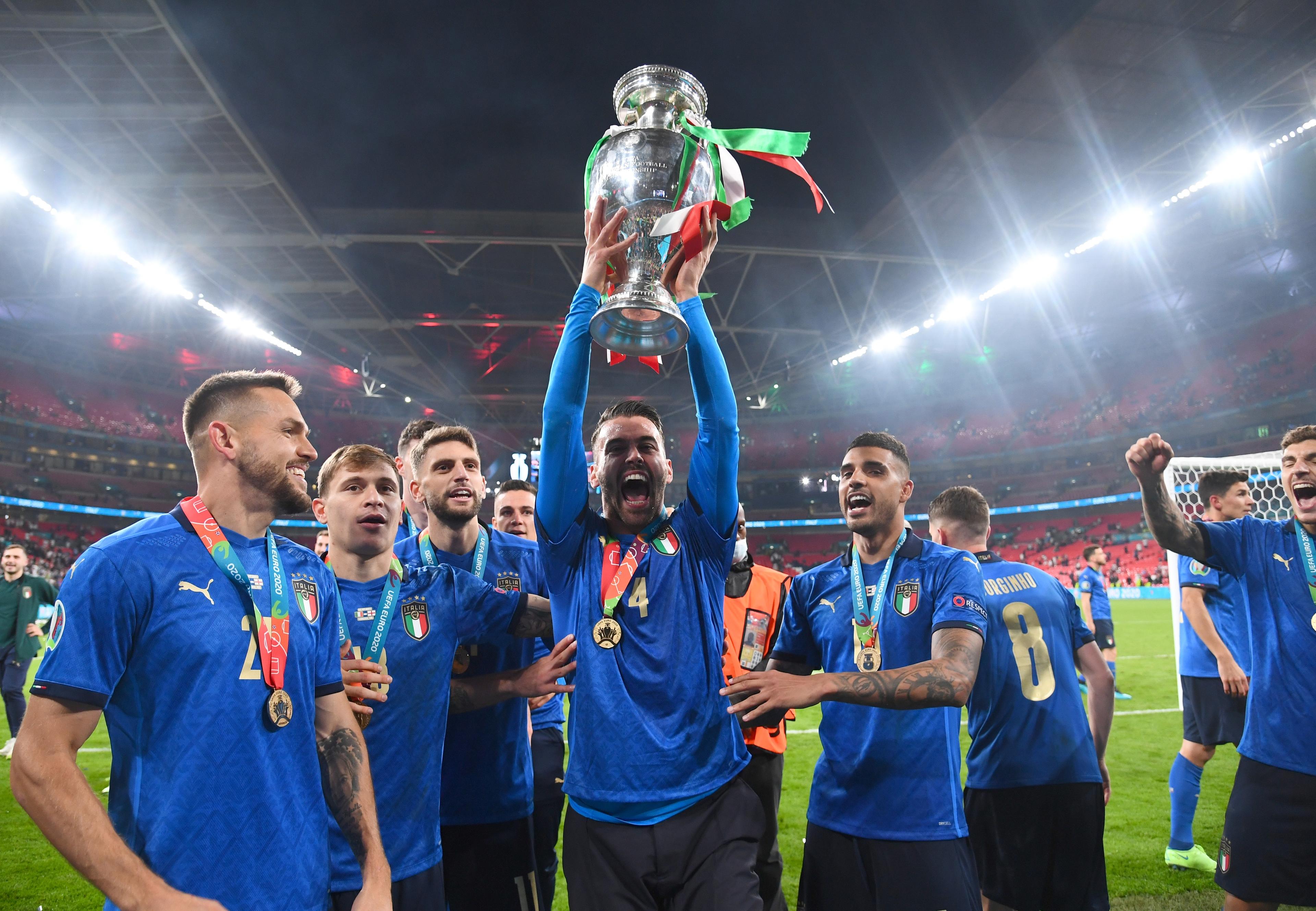 LONDON, ENGLAND - JULY 11: Players of Italy celebrate their side's victory after the UEFA Euro 2020 Championship Final between Italy and England at Wembley Stadium on July 11, 2021 in London, England. (Photo by Claudio Villa/Getty Images)