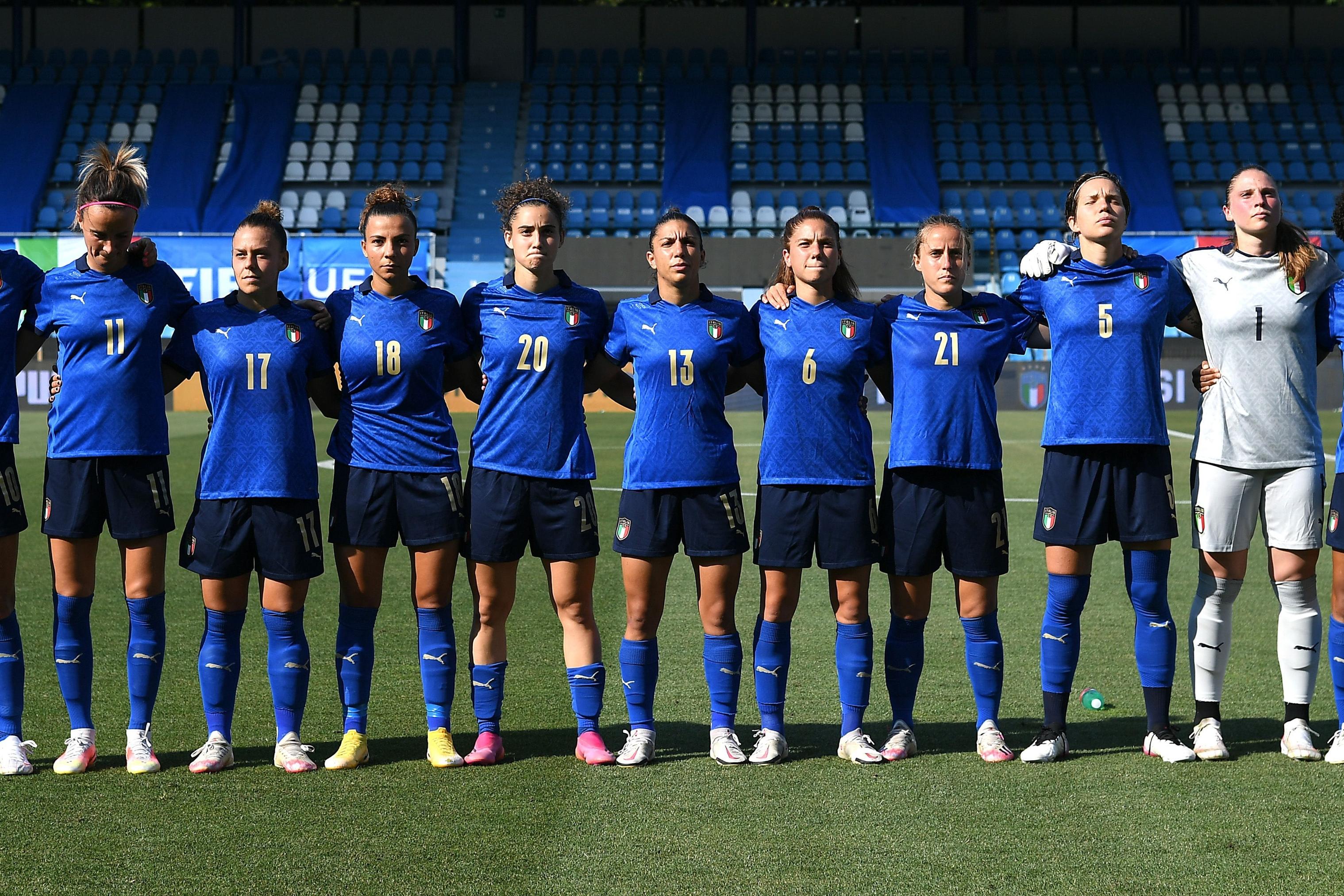 FERRARA, ITALY - JUNE 10:Italy team  line up during the women international friendly match between Italy and Netherlands at Stadio Paolo Mazza on June 10, 2021 in Ferrara, Italy. (Photo by Alessandro Sabattini/Getty Images)