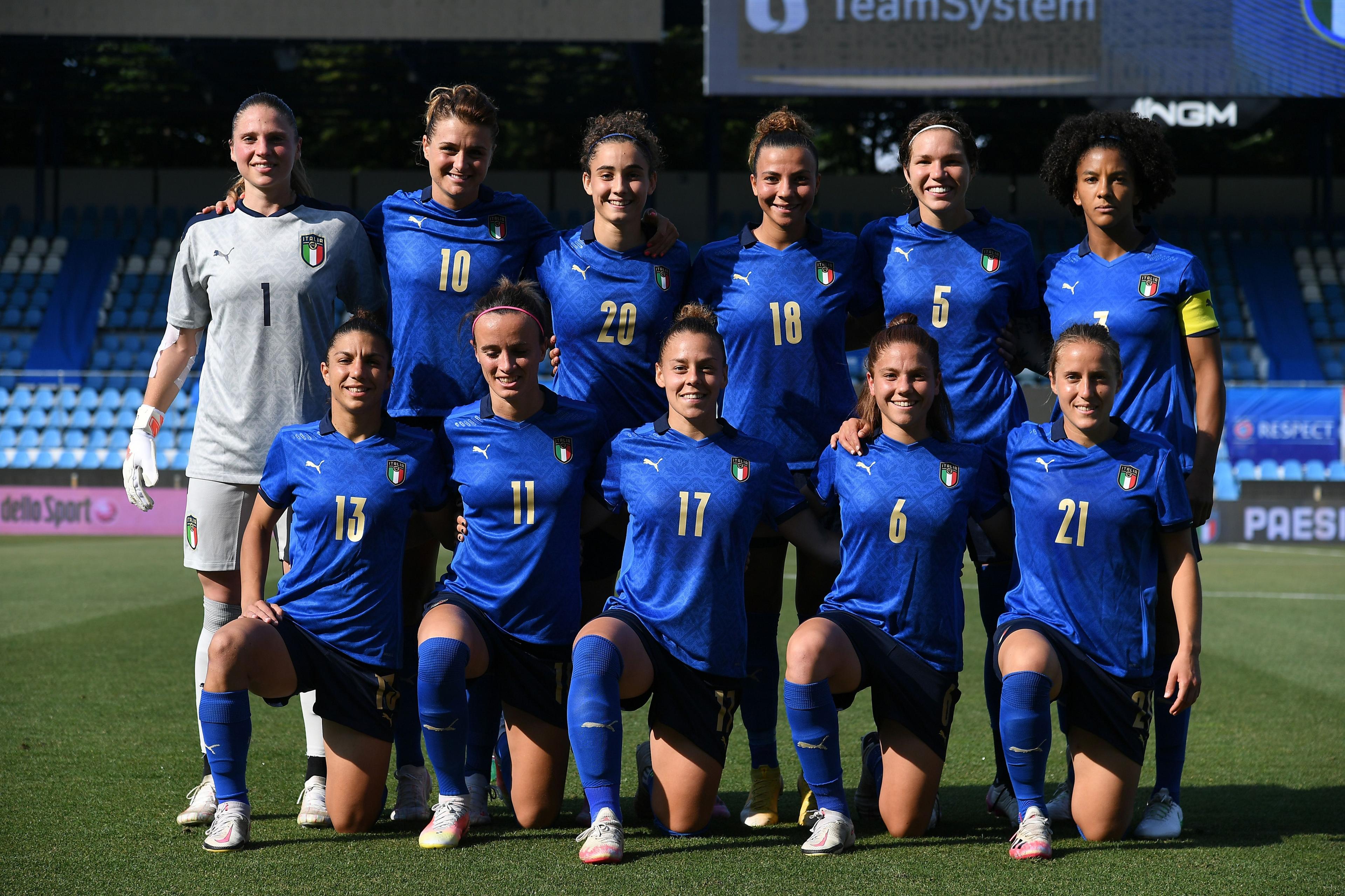 FERRARA, ITALY - JUNE 10:Italy team  line up during the women international friendly match between Italy and Netherlands at Stadio Paolo Mazza on June 10, 2021 in Ferrara, Italy. (Photo by Alessandro Sabattini/Getty Images)