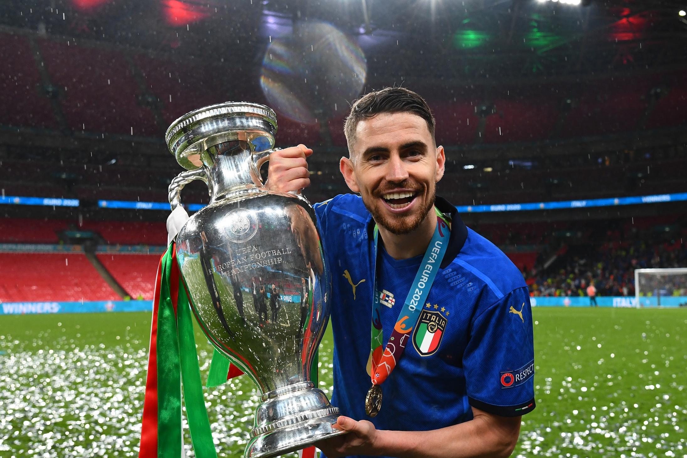 LONDON, ENGLAND - JULY 11: Jorginho of Italy celebrates with The Henri Delaunay Trophy following his team\\'s victory in the UEFA Euro 2020 Championship Final between Italy and England at Wembley Stadium on July 11, 2021 in London, England. (Photo by Claudio Villa/Getty Images)