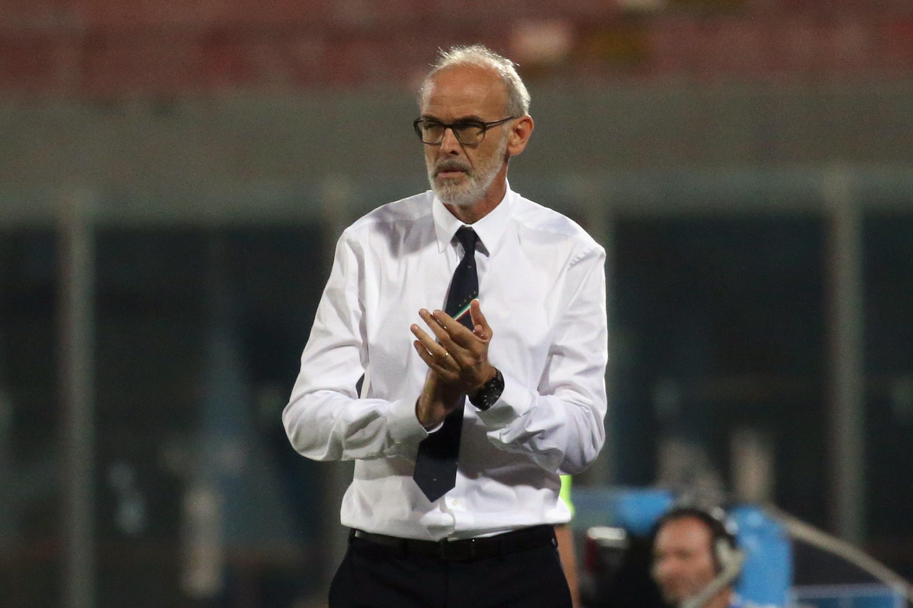 CATANIA, ITALY - SEPTEMBER 06:  Head coach of Italy Paolo Nicolato applaudes during the U21 International Friendly match between Italy and Moldova at Stadio Angelo Massimino on September 5, 2019 in Catania, Italy.  (Photo by Maurizio Lagana/Getty Images) *** Local Caption *** Paolo Nicolato