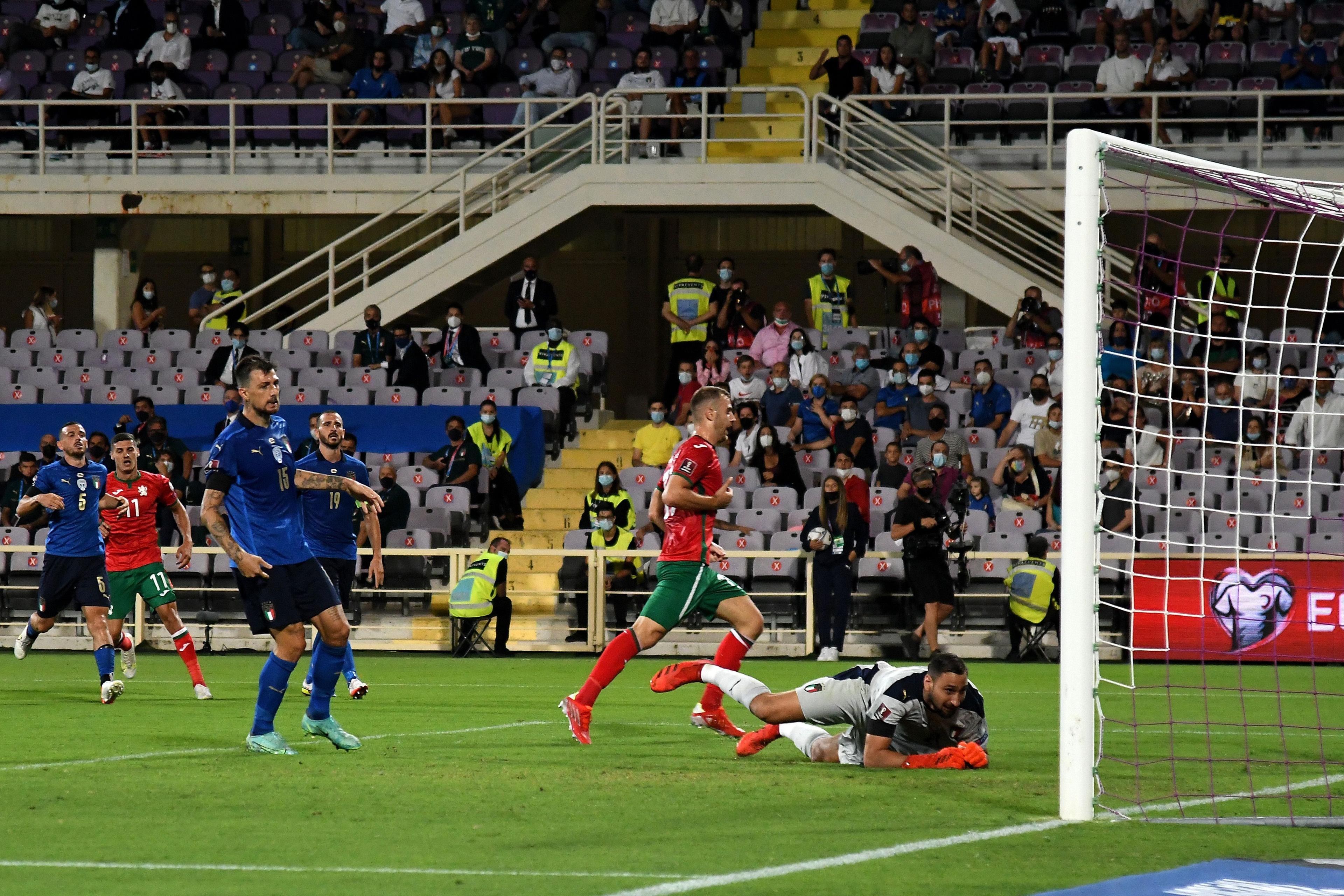 FLORENCE, ITALY - SEPTEMBER 02: Atanas Iliev of Bulgaria  scores the 1-1 goal during the 2022 FIFA World Cup Qualifier match between Italy and Bulgaria at Artemio Franchi on September 02, 2021 in Florence, . (Photo by Alessandro Sabattini/Getty Images)