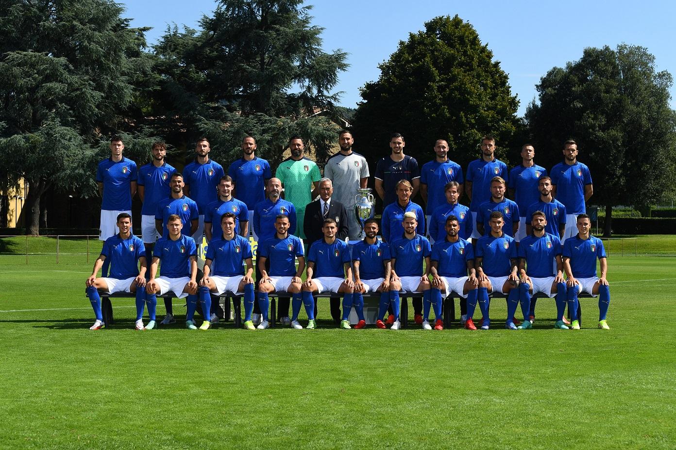 FLORENCE, ITALY - SEPTEMBER 03: The Italian national football team poses for the official photo with their EURO2020 Cup winnings at Centro Tecnico Federale di Coverciano on September 03, 2021 in Florence, Italy. (Photo by Claudio Villa/Getty Images)