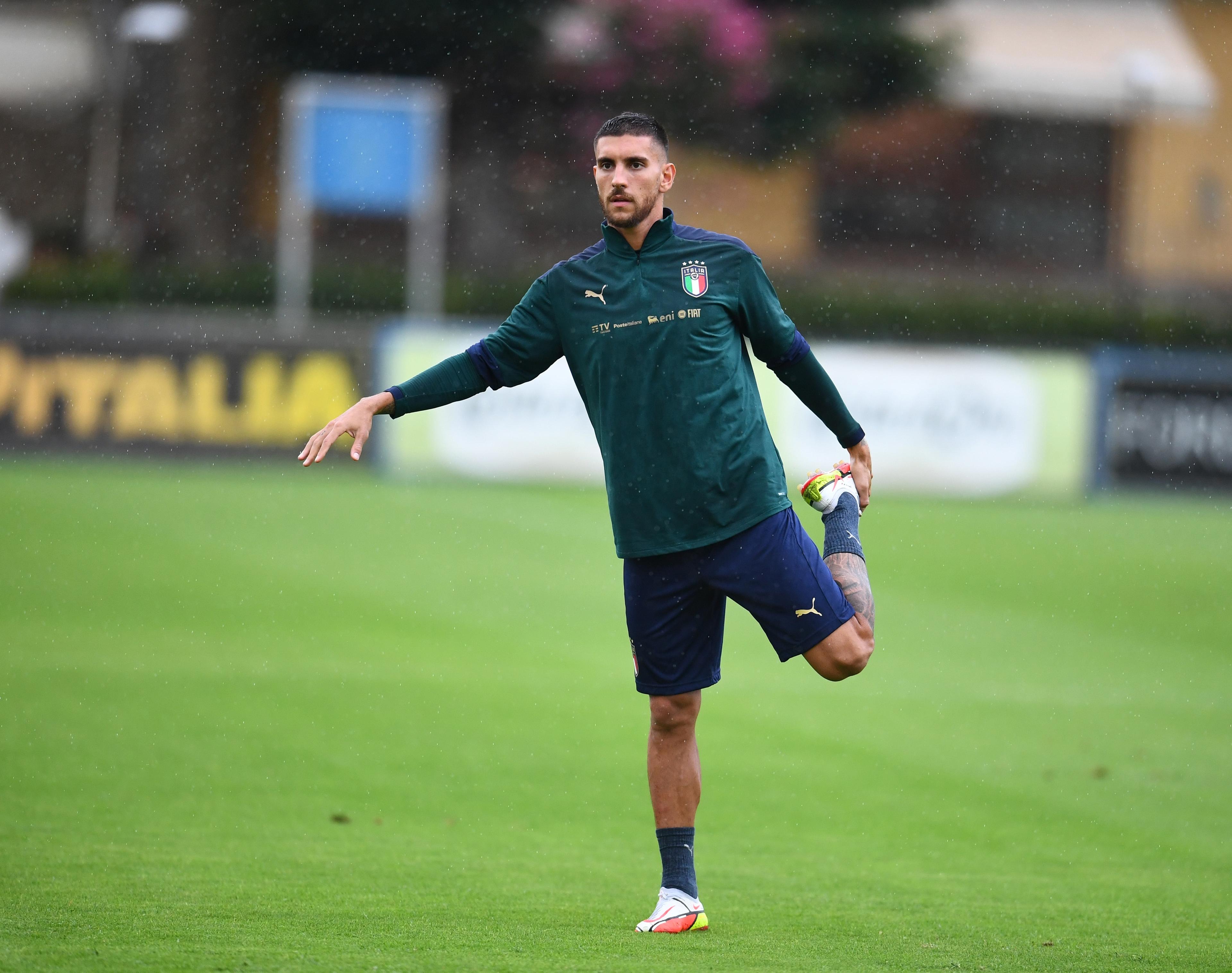 FLORENCE, ITALY - AUGUST 31: Lorenzo Pellegrini of Italy in action during training session at Centro Tecnico Federale di Coverciano on August 31, 2021 in Florence, Italy. (Photo by Claudio Villa/Getty Images)