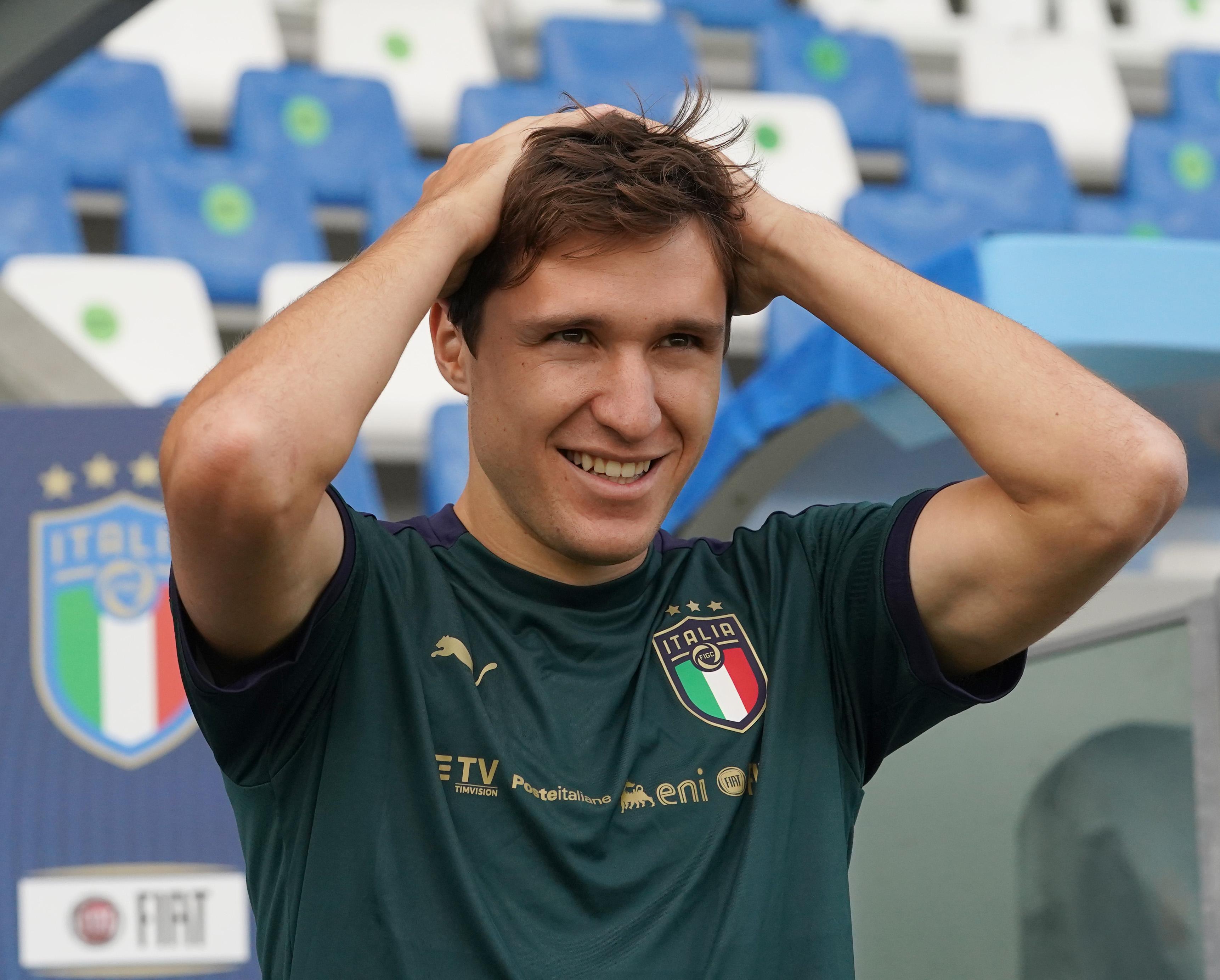 REGGIO NELL'EMILIA, ITALY - SEPTEMBER 07: Federico Chiesa of Italy looks on during a training session at Mapei Stadium - Citta' del Tricolore on September 07, 2021 in Reggio nell'Emilia, Italy. (Photo by Claudio Villa/Getty Images)