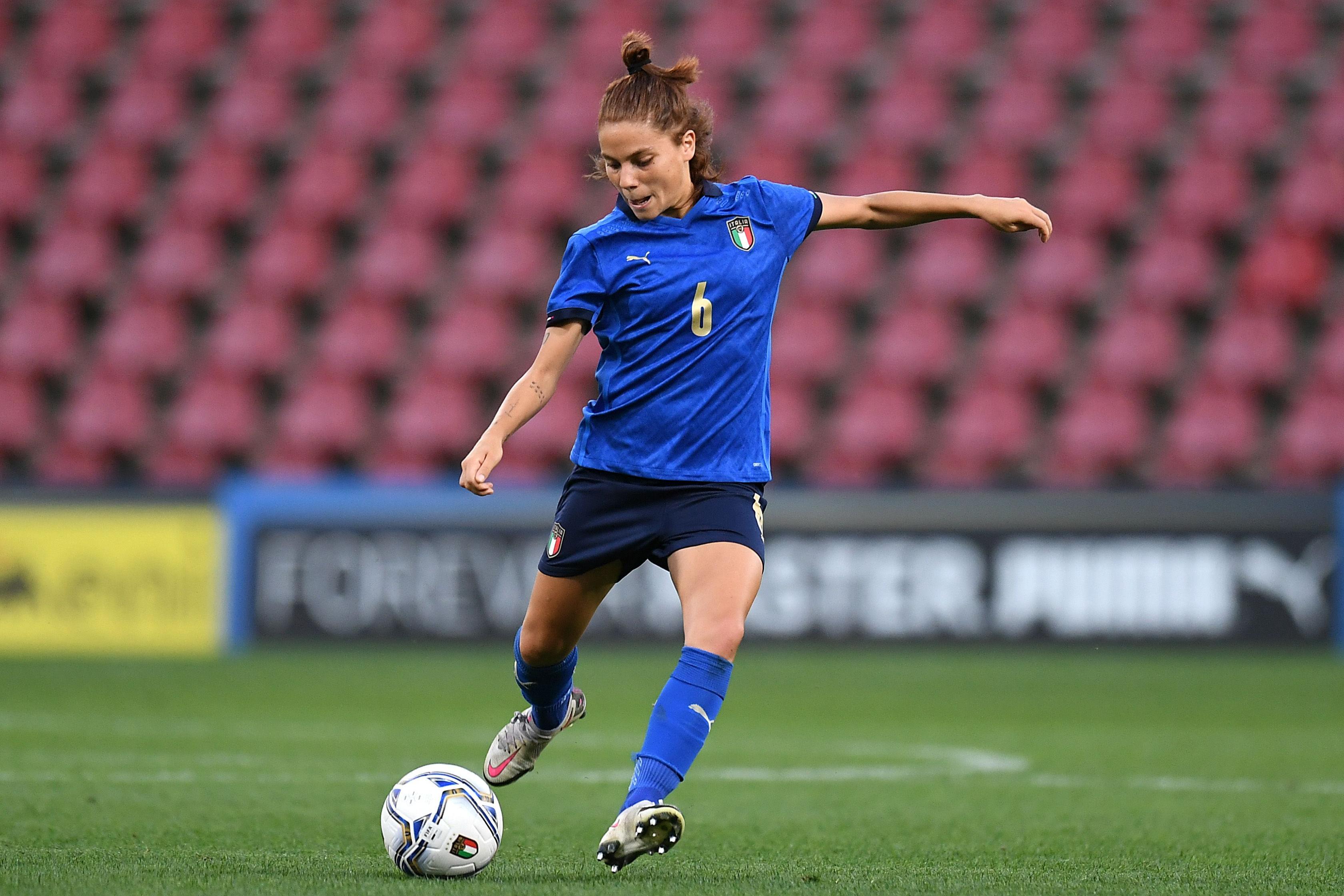 TRIESTE, ITALY - SEPTEMBER 17: Manuela Giugliano of Italy Women in action during the FIFA Women\\'s World Cup 2023 Qualifier group G match between Italy and Moldova at Stadio Nereo Rocco on September 17, 2021 in Trieste , Italy. (Photo by Alessandro Sabattini/Getty Images)