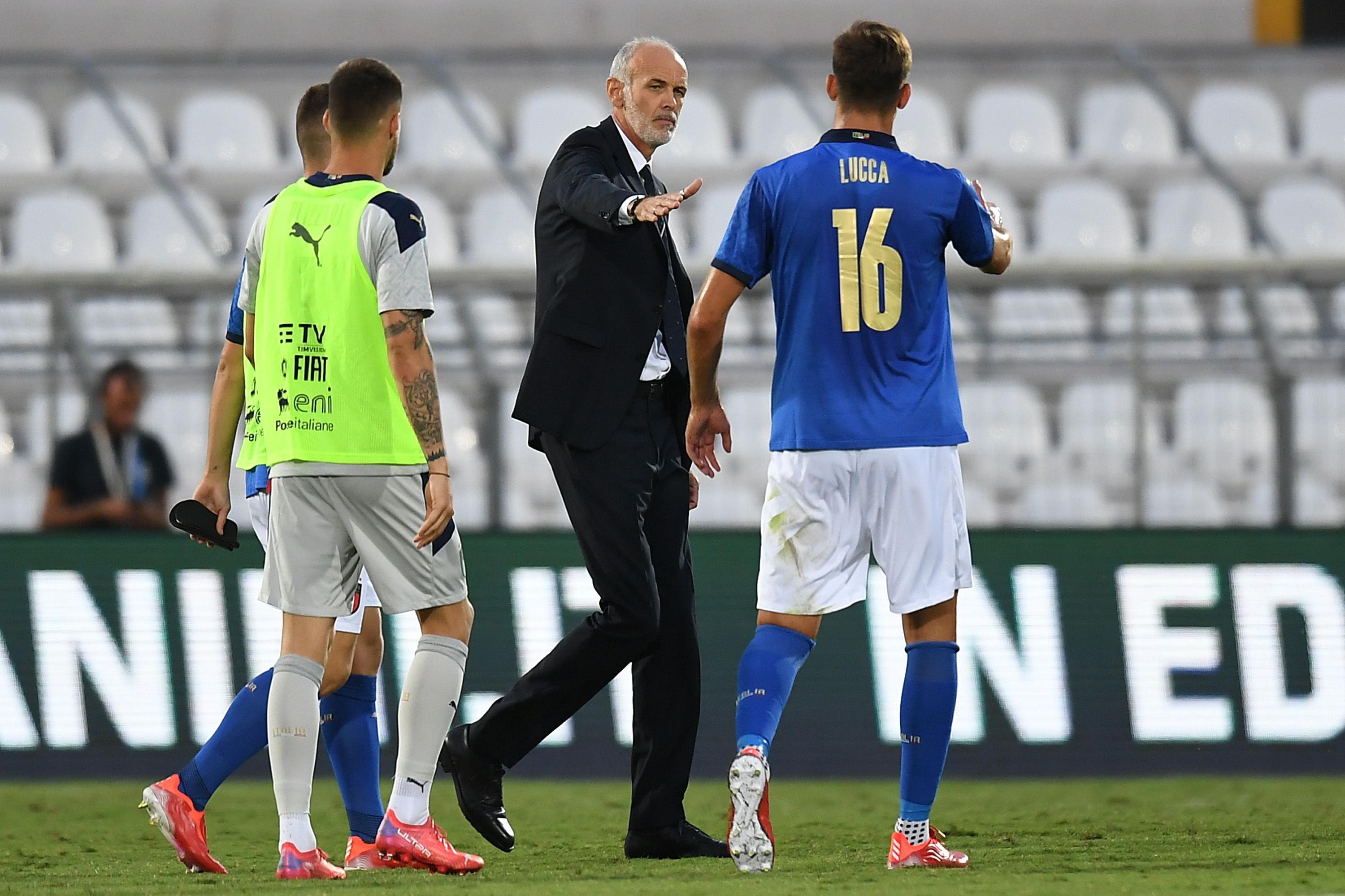 VICENZA, ITALY - SEPTEMBER 07: Paolo Nicolato head coach of Italy U in action  shankes hands with  Lorenzo Lucca of Italy U21 during the UEFA European Under-21 Championship Qualifier between Italy U21 and Montenegro U21 at Stadio Romeo Menti on September 07, 2021 in Vicenza, Italy. (Photo by Alessandro Sabattini/Getty Images)