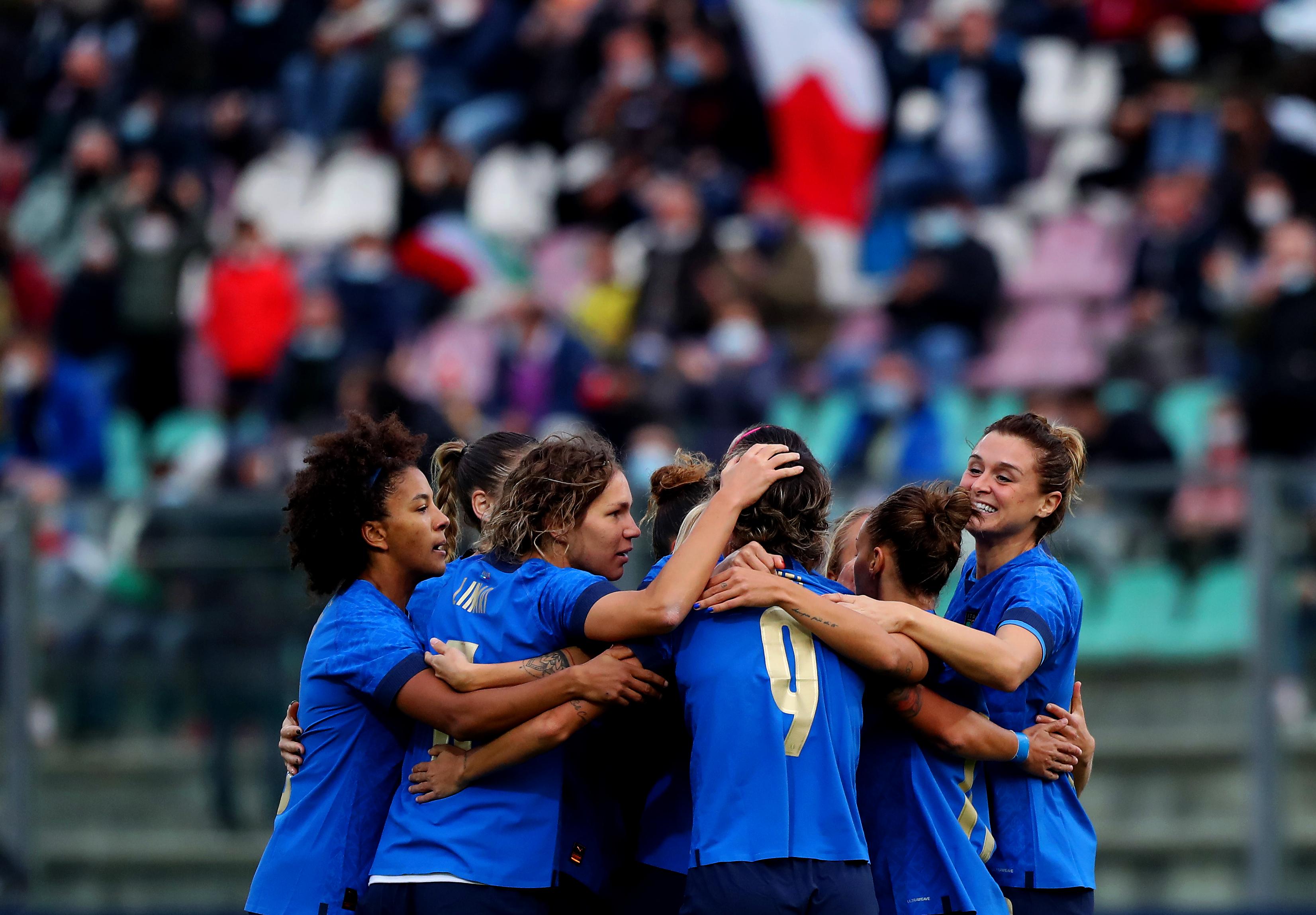 CASTEL DI SANGRO, ITALY - OCTOBER 22: Valentina Cernoia #21 celebrates with her teammates after scoring the opening goal during the FIFA Women's World Cup Qualifier match between Italy and Croatia on October 22, 2021 in Castel di Sangro, Italy. (Photo by Paolo Bruno/Getty Images)