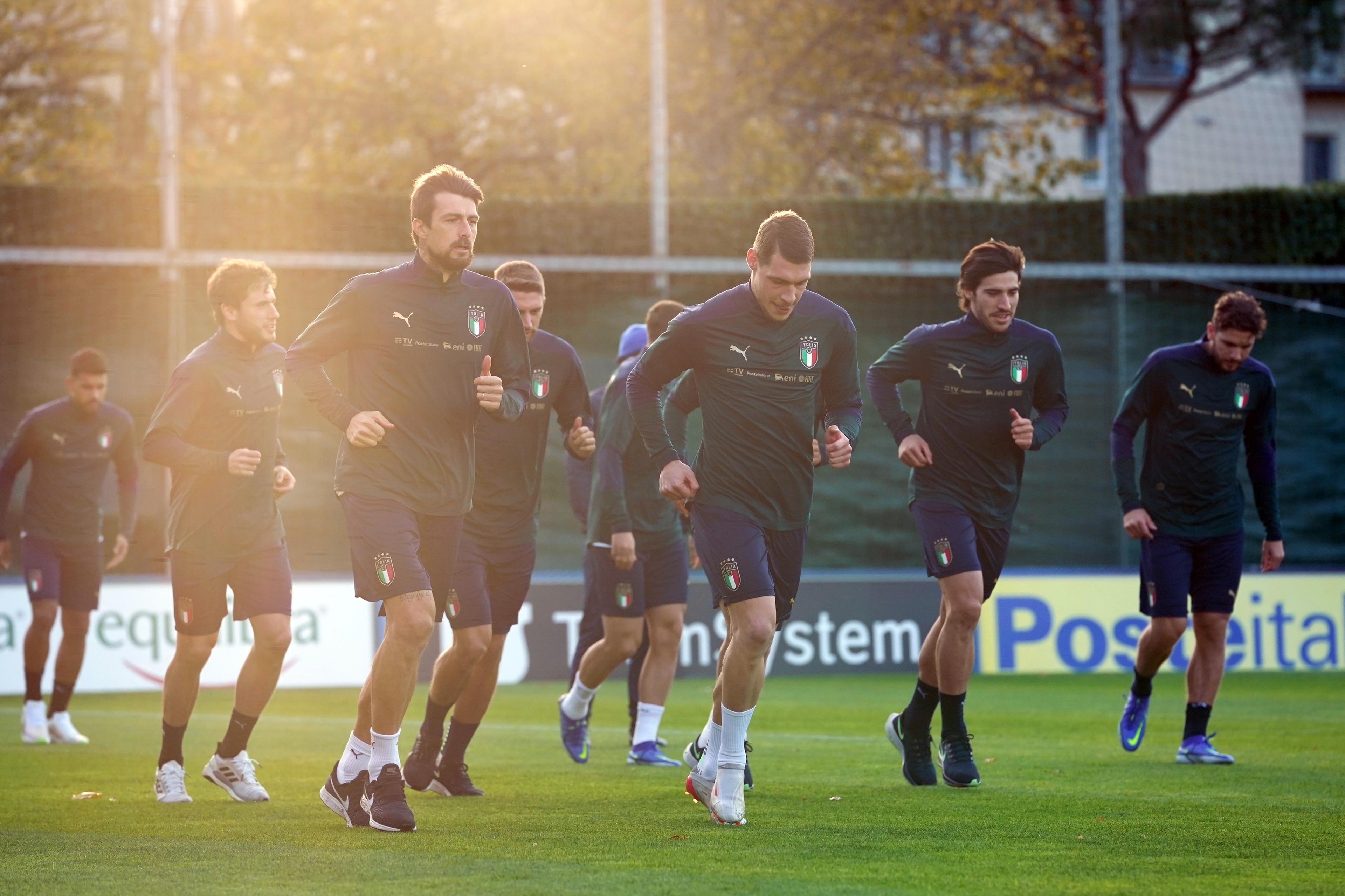 FLORENCE, ITALY - NOVEMBER 08: Andrea Belotti and Francesco Acerbi of Italy in action during a Italy training session at Centro Tecnico Federale di Coverciano on November 08, 2021 in Florence, Italy. (Photo by Claudio Villa/Getty Images)
