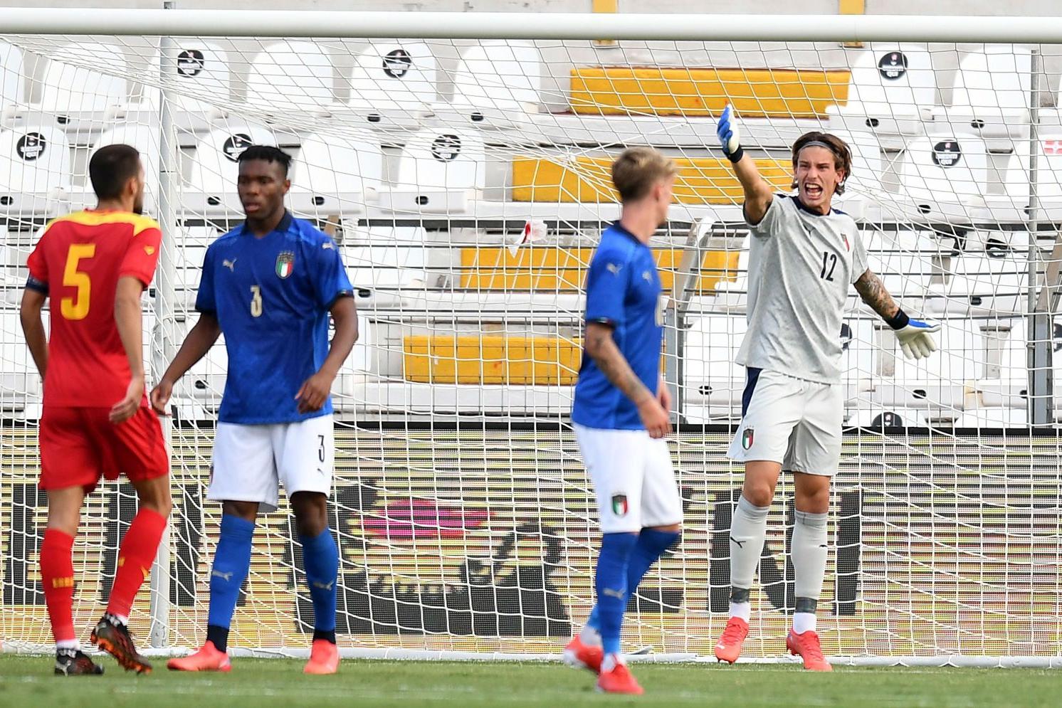 VICENZA, ITALY - SEPTEMBER 07: Marco Carnesecchi of Italy U21  gestures during the UEFA European Under-21 Championship Qualifier between Italy U21 and Montenegro U21 at Stadio Romeo Menti on September 07, 2021 in Vicenza, Italy. (Photo by Alessandro Sabattini/Getty Images)