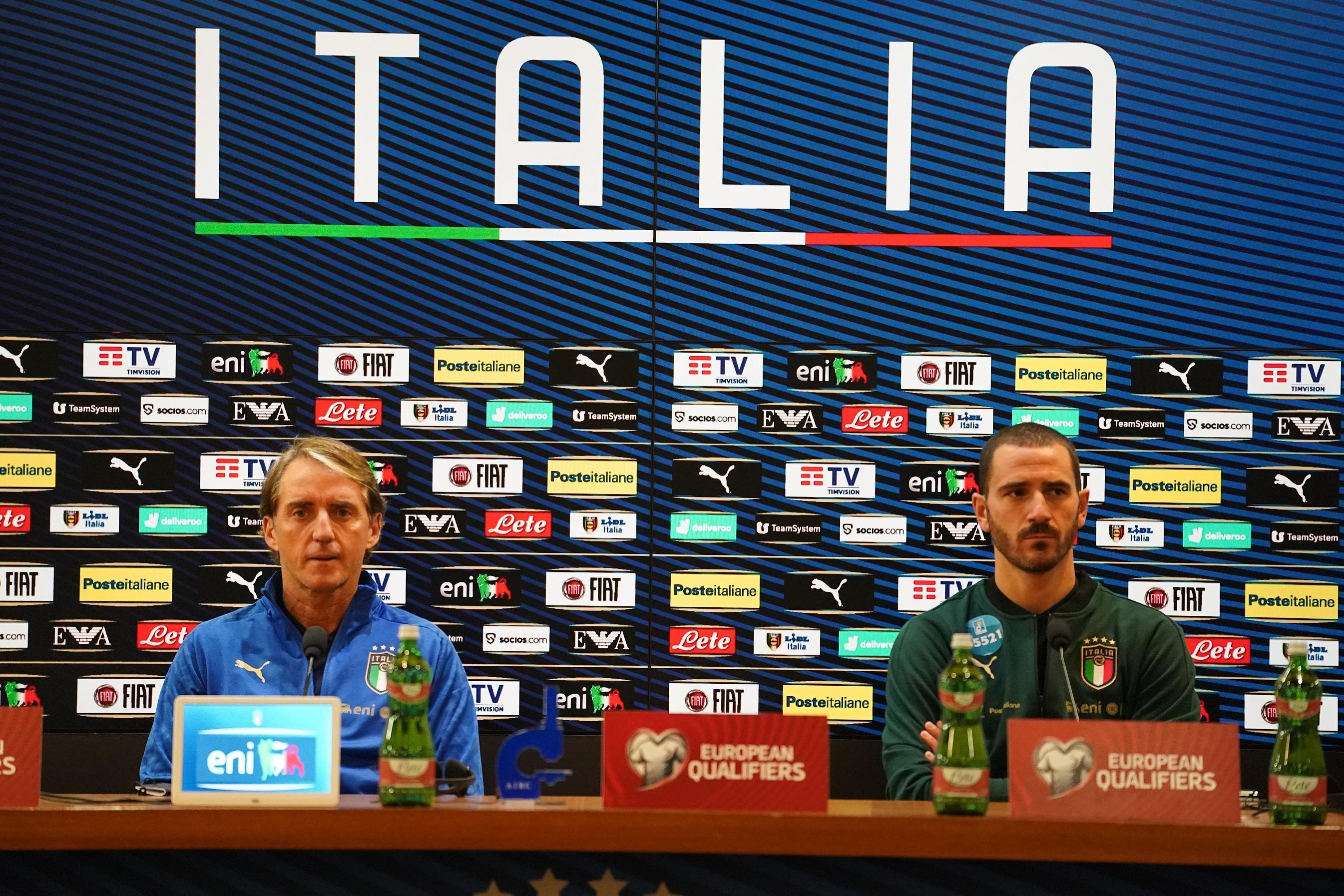 ROME, ITALY - NOVEMBER 11: Head coach Italy Roberto Mancini and Leonardo Bonucci of Italy speak with the media during press conference at Stadio Olimpico on November 11, 2021 in Rome, Italy. (Photo by Claudio Villa/Getty Images)