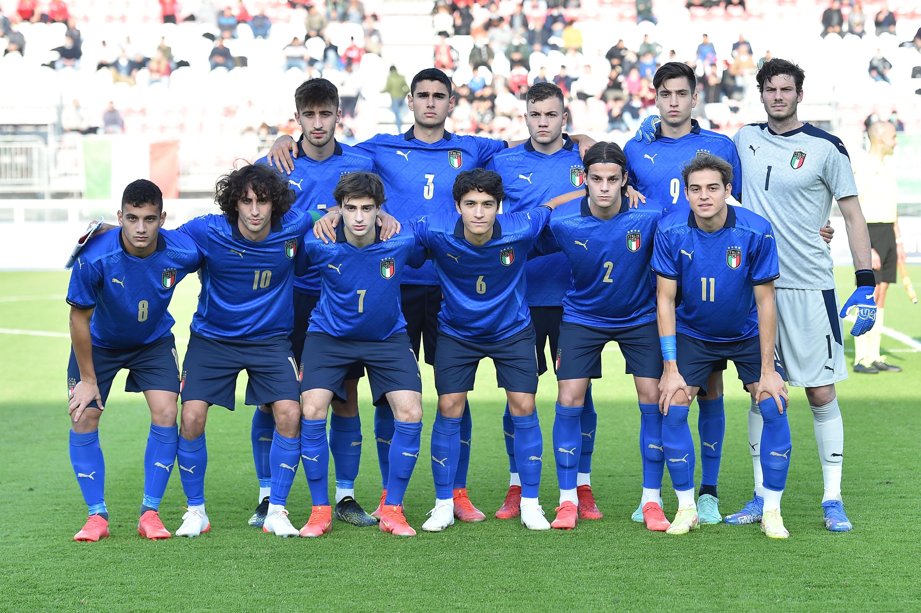 PESARO, ITALY - NOVEMBER 11: Team of Italy U20 prior the 8 Nations Tournament match between Italy U20 and Czech Republic U20 on November 11, 2021 in Ravenna, Italy. (Photo by Giuseppe Bellini/Getty Images)