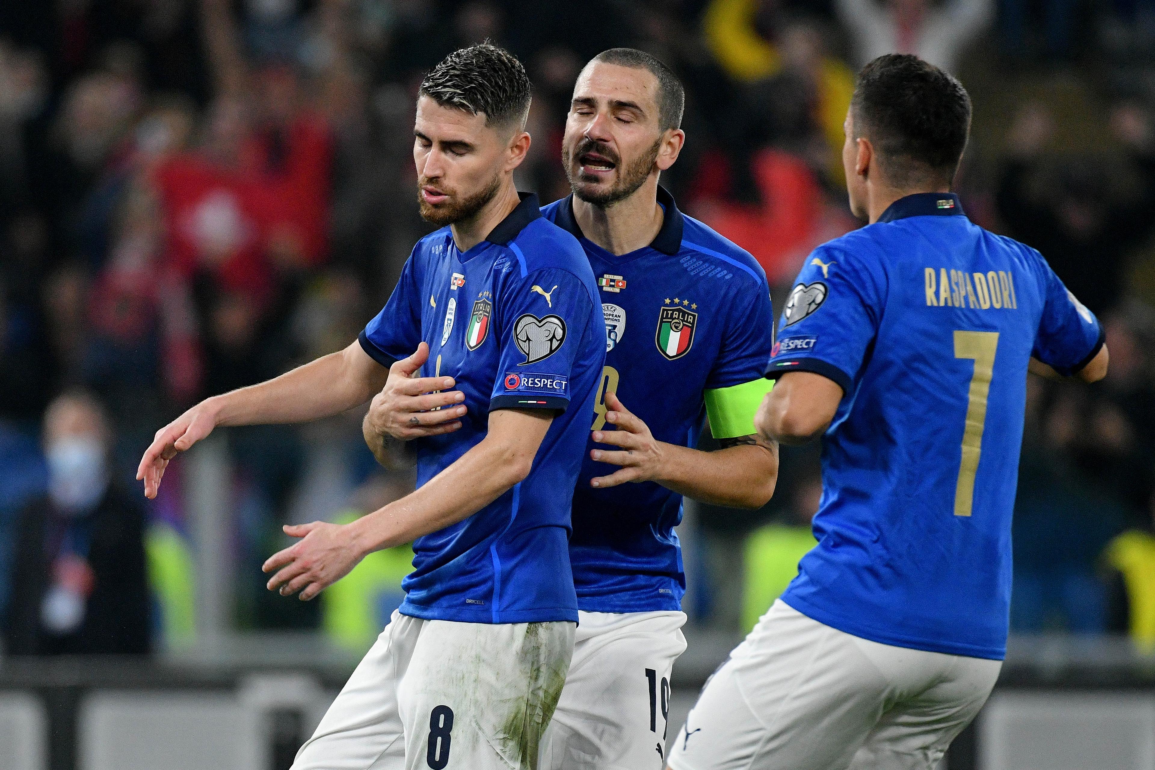 ROME, ITALY - NOVEMBER 12: Jorginho of Italy reacts after the missing a penalty during the 2022 FIFA World Cup Qualifier match between Italy and Switzerland at Stadio Olimpico on November 12, 2021 in Rome, Italy. (Photo by Marco Rosi/Getty Images)