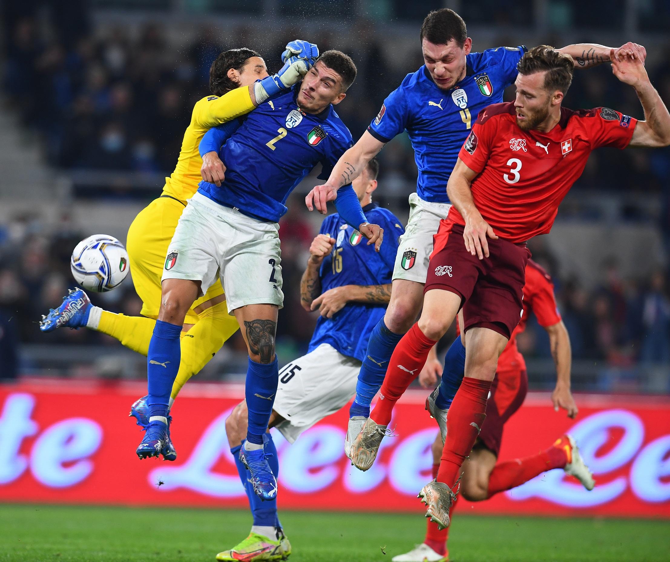 ROME, ITALY - NOVEMBER 12: Giovanni Di Lorenzo of Italy scores the goal during the 2022 FIFA World Cup Qualifier match between Italy and Switzerland at Stadio Olimpico on November 12, 2021 in Rome, Italy . (Photo by Claudio Villa/Getty Images)