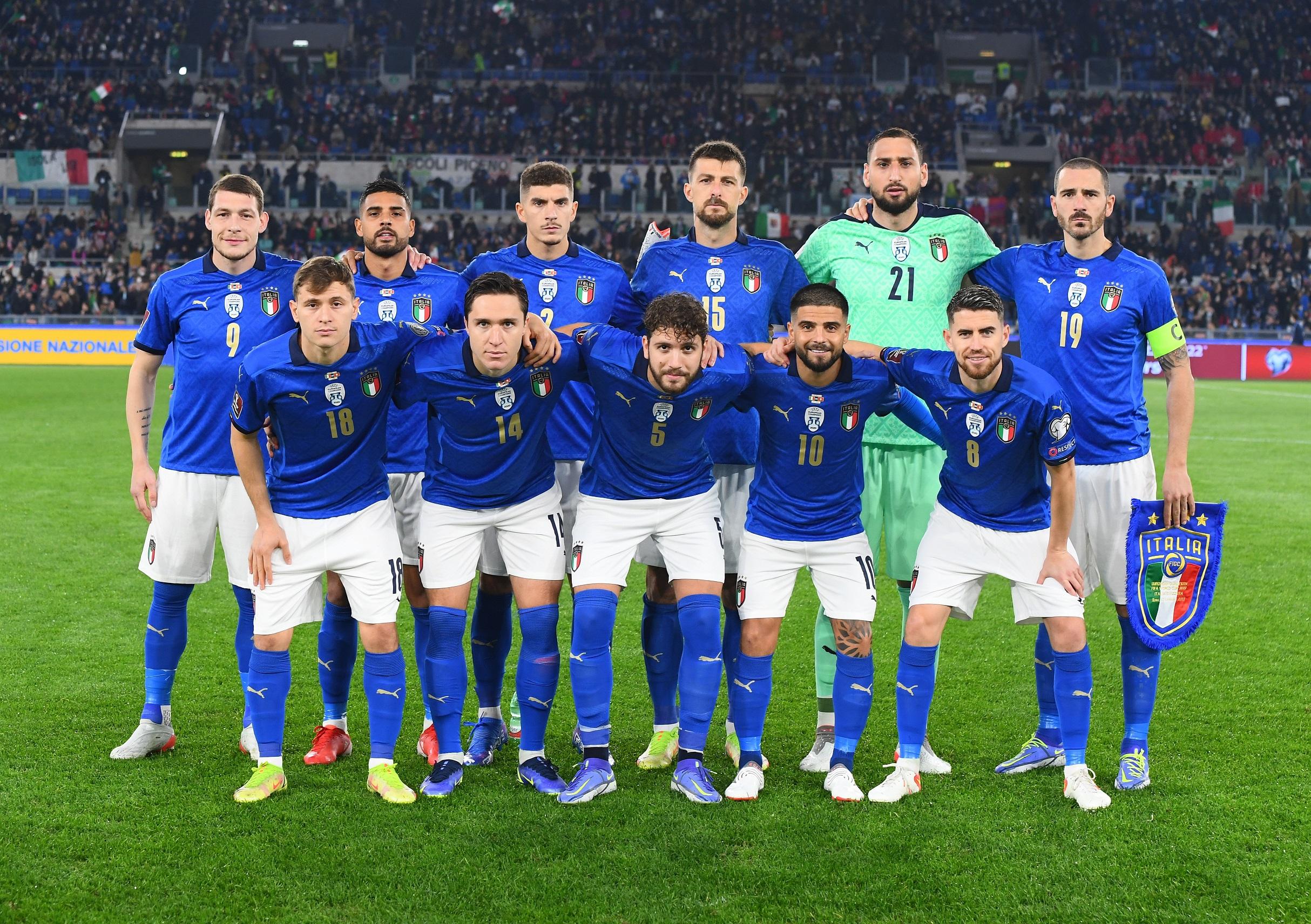 ROME, ITALY - NOVEMBER 12: Players of Italy line up prior before the 2022 FIFA World Cup Qualifier match between Italy and Switzerland at Stadio Olimpico on November 12, 2021 in Rome, Italy. (Photo by Claudio Villa/Getty Images)