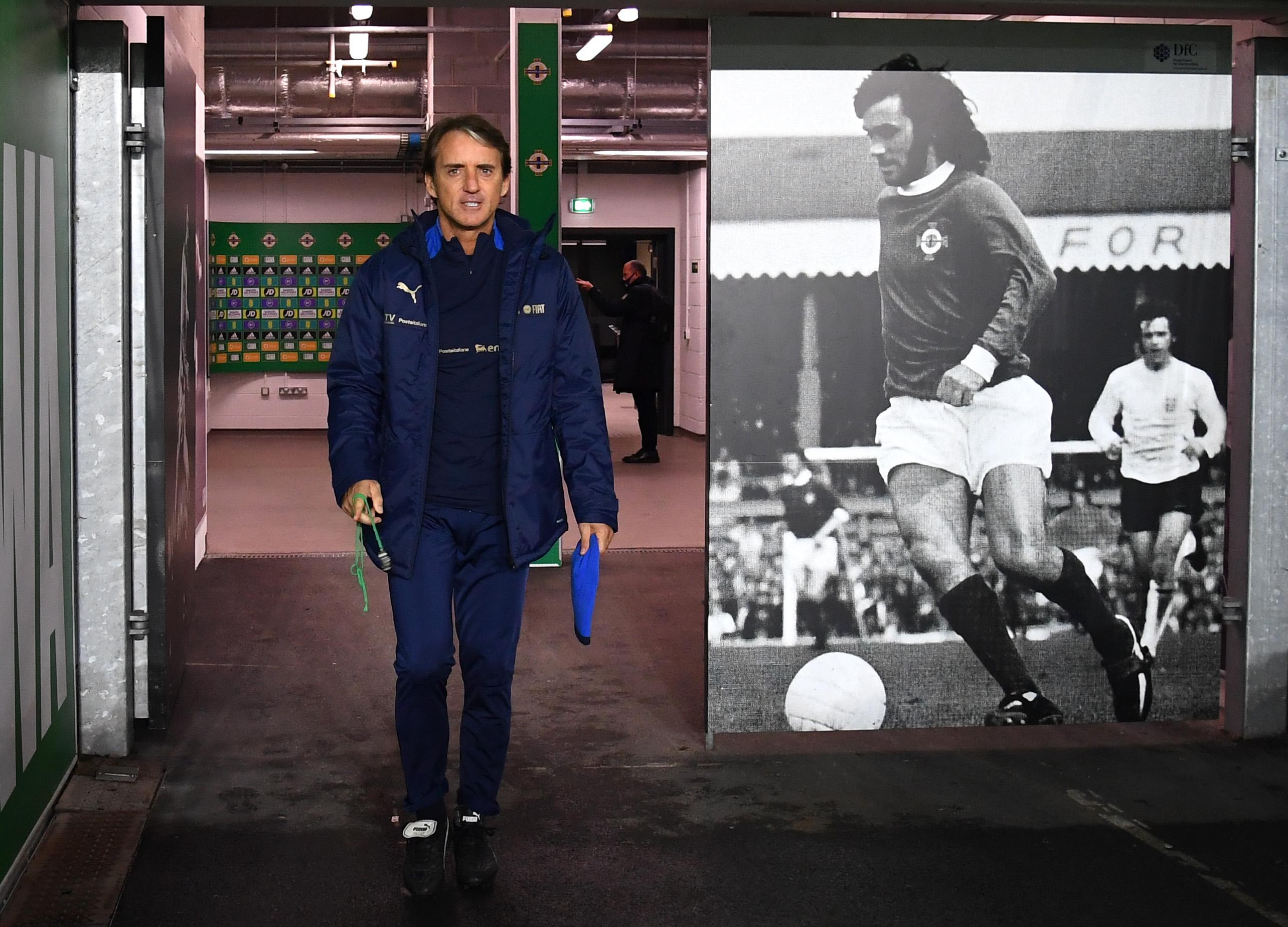BELFAST, NORTHERN IRELAND - NOVEMBER 14: Head coach Italy Roberto Mancini looks on during a Italy training session at Windsor Park on November 14, 2021 in Belfast, Northern Ireland. (Photo by Claudio Villa/Getty Images)