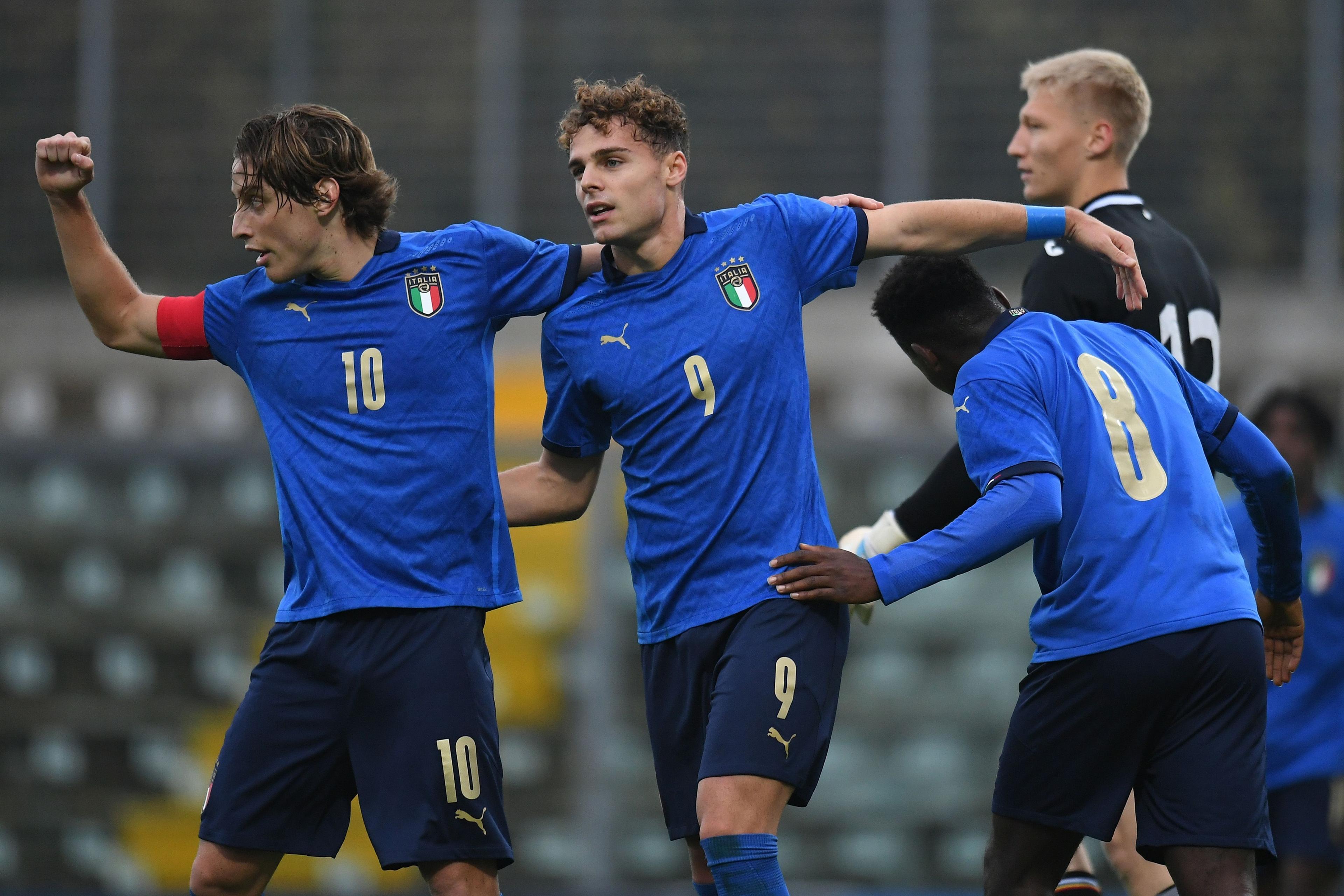 SASSUOLO, ITALY - NOVEMBER 15: Edoardo Vergani of Italy U20  celebrates after scoring his team third goal during the match Italy U20 and Romania U20 at Enzo Ricci Stadium on November 15, 2021 in Sassuolo, Italy. (Photo by Alessandro Sabattini/Getty Images)